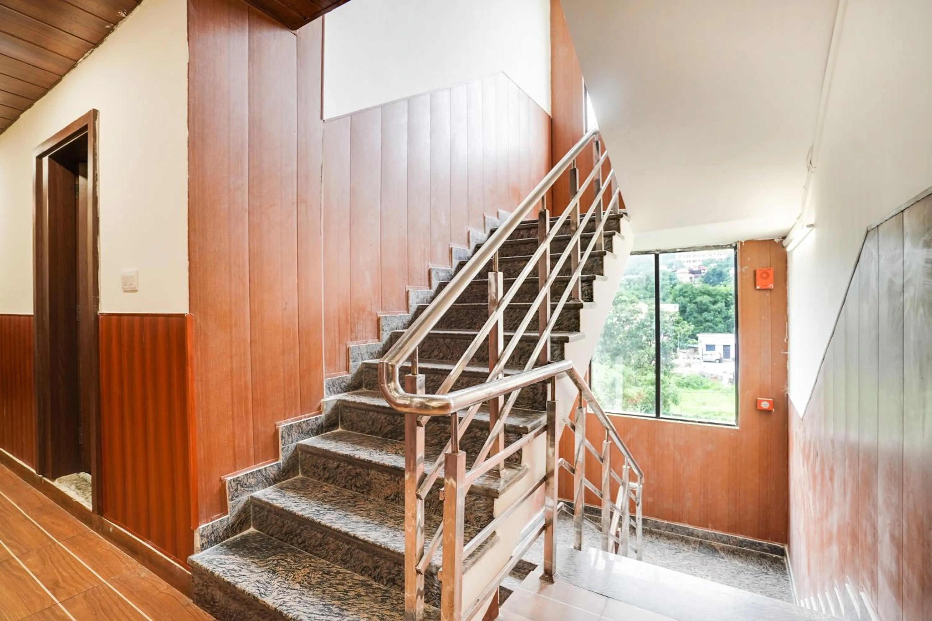 Lobby or reception in FabHotel Doon Maira