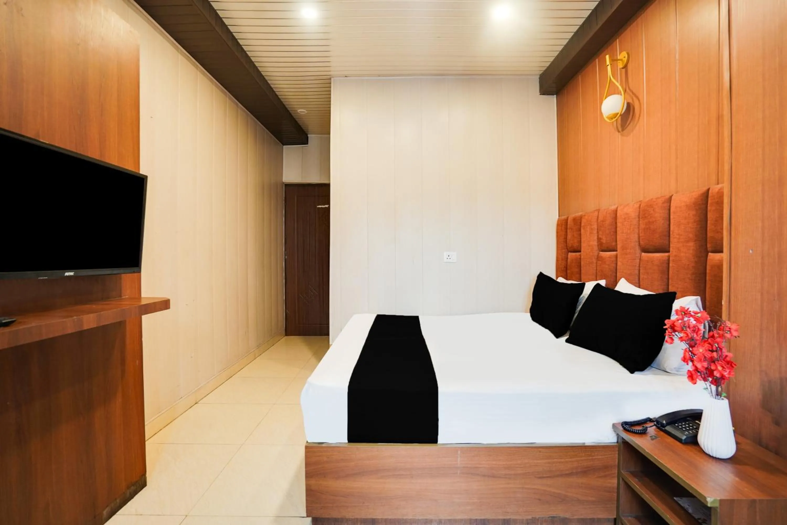 Deluxe Double Room in Hotel O Canal Road