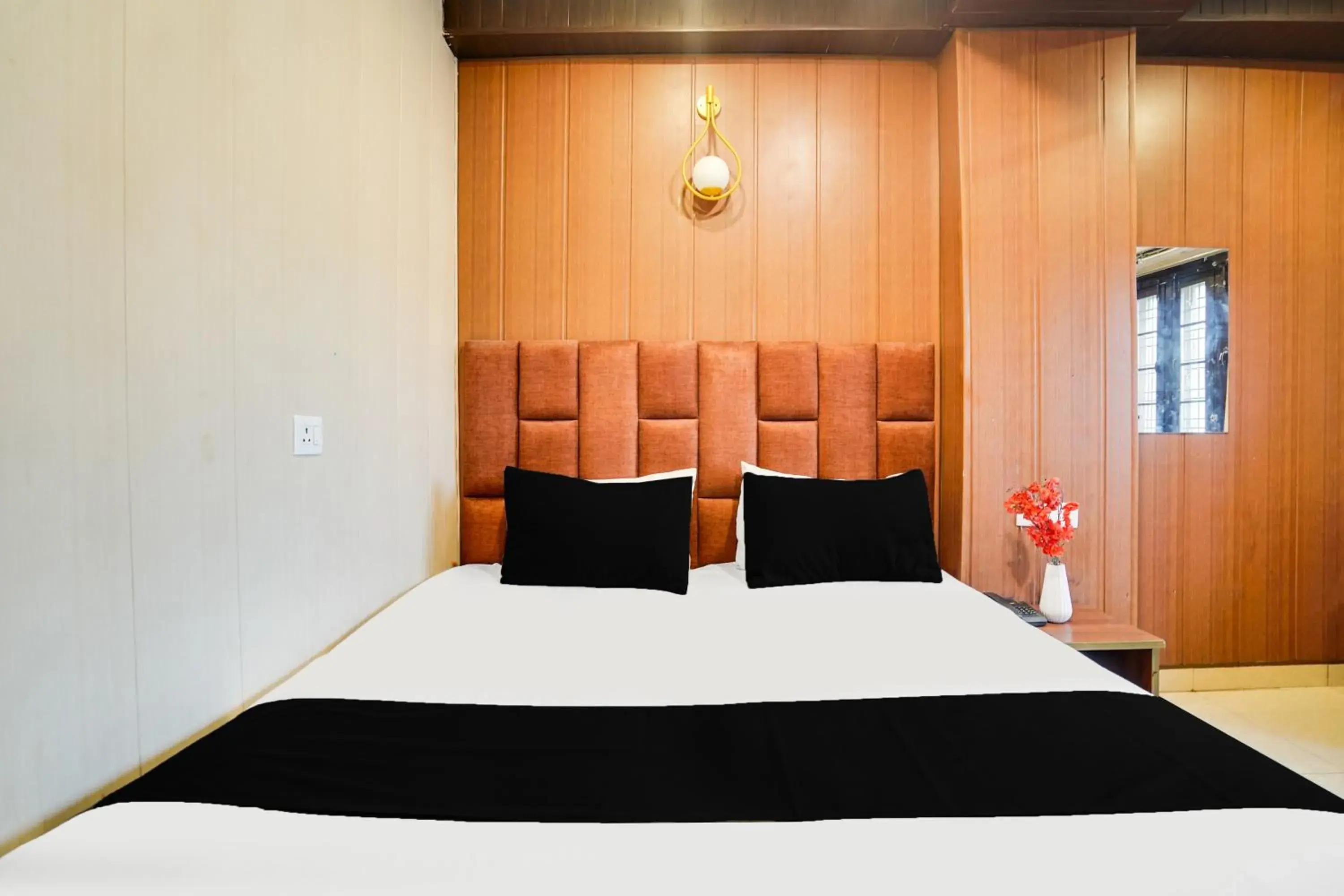 Deluxe Double Room in Hotel O Canal Road Deluxe Double Room in Hotel O Canal Road