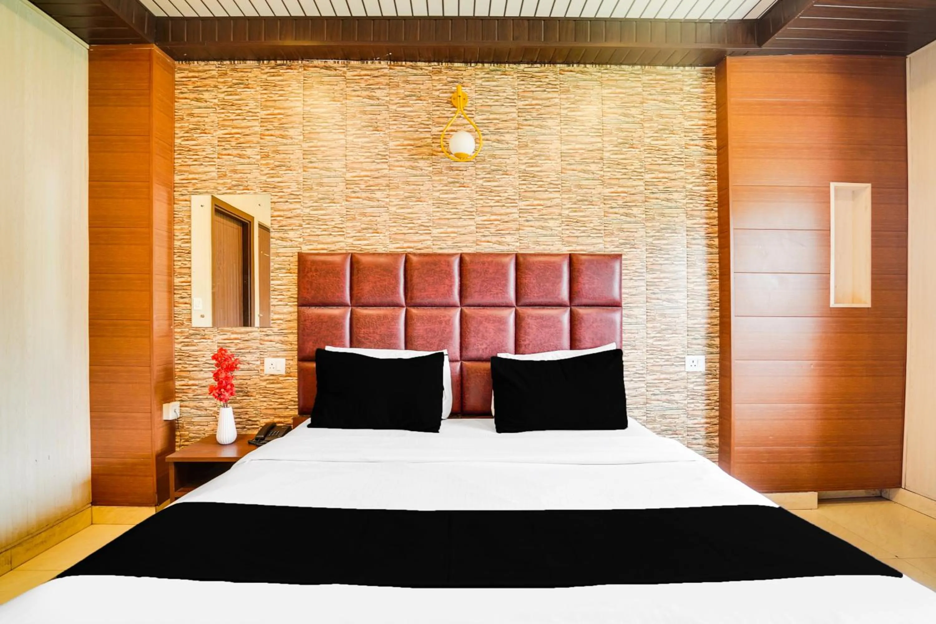 Bedroom, Bed in FabHotel Doon Maira