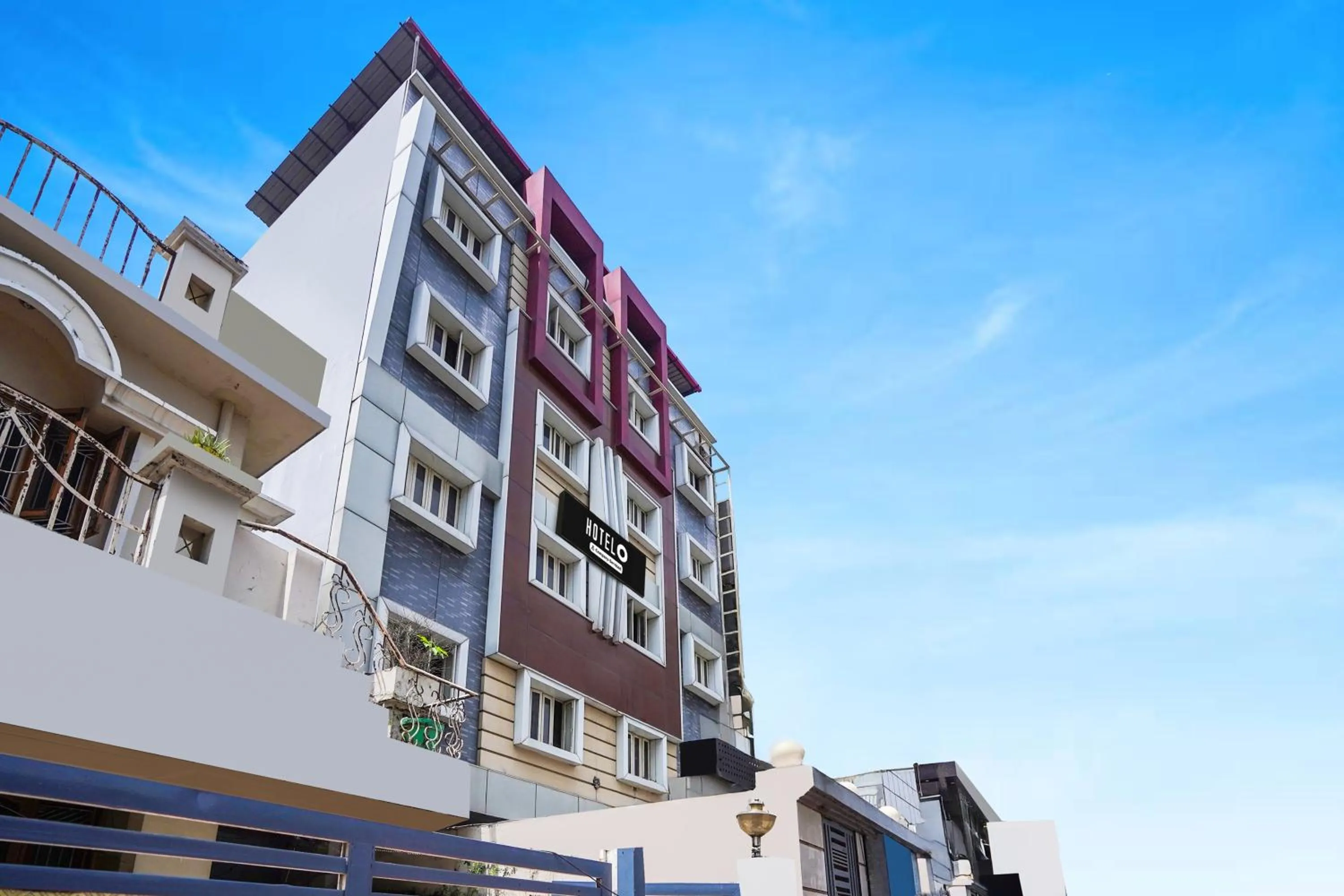 Facade/entrance in FabHotel Doon Maira