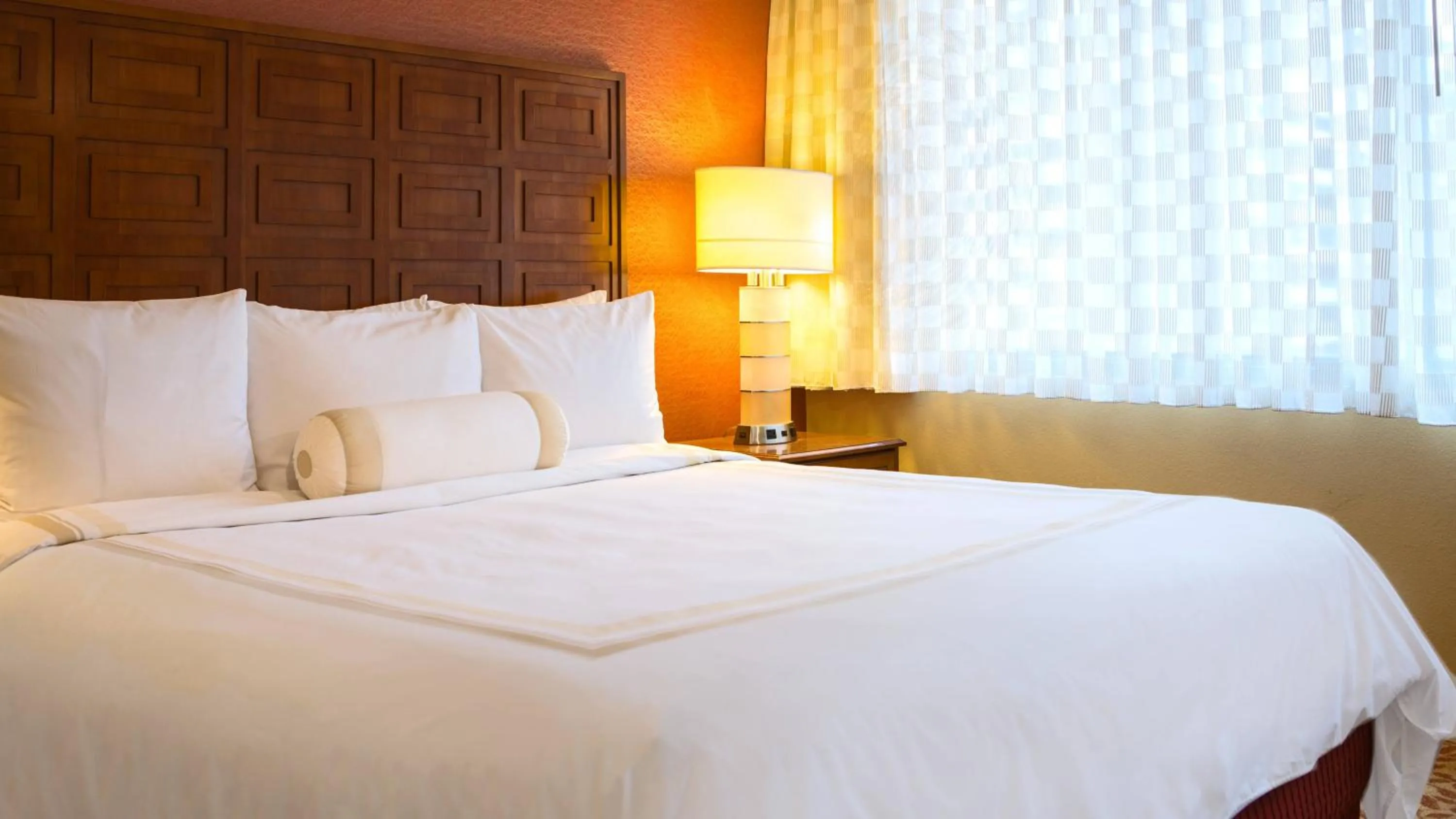 Bed in Baltimore Marriott Inner Harbor at Camden Yards