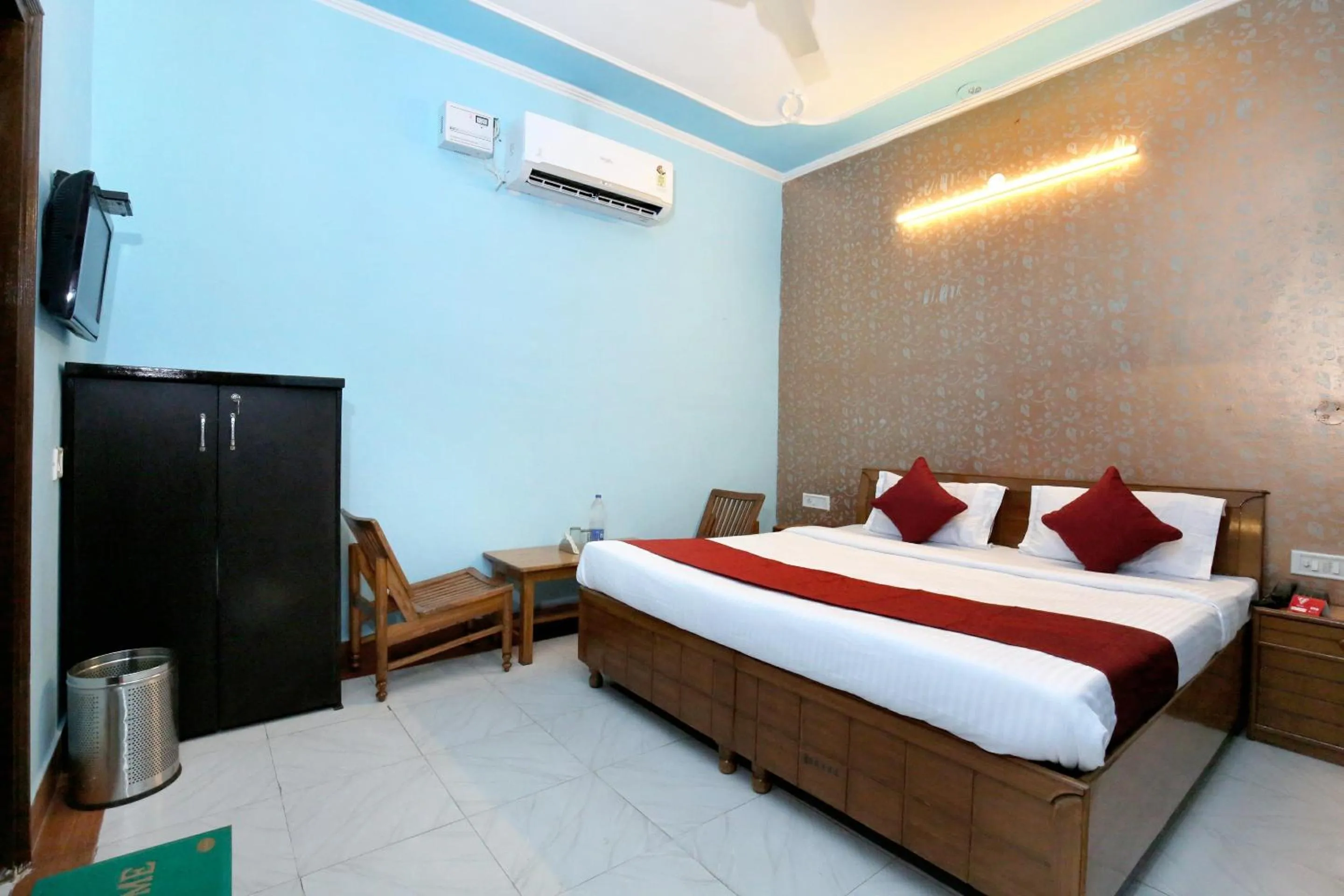 Bedroom, Bed in GMG Hotel