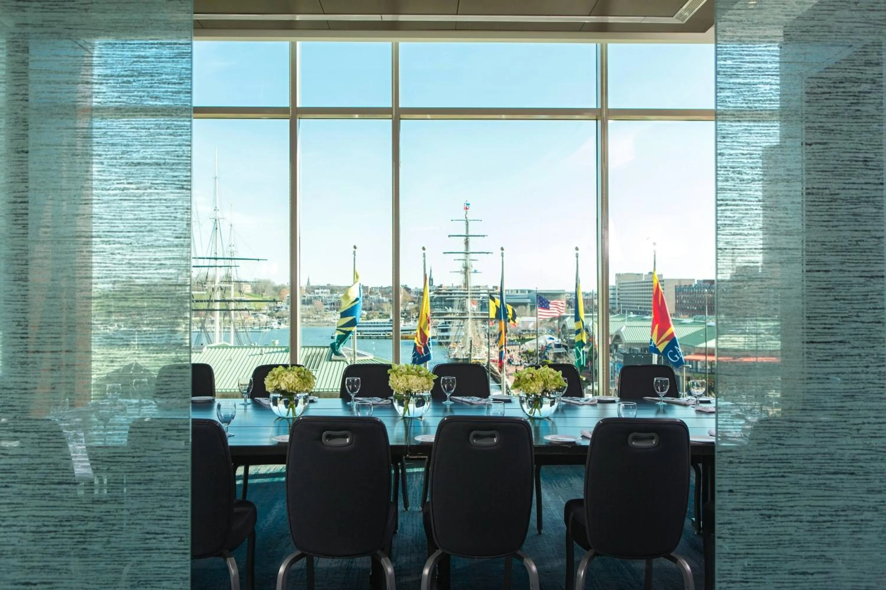 Restaurant/places to eat in Renaissance Baltimore Harborplace Hotel