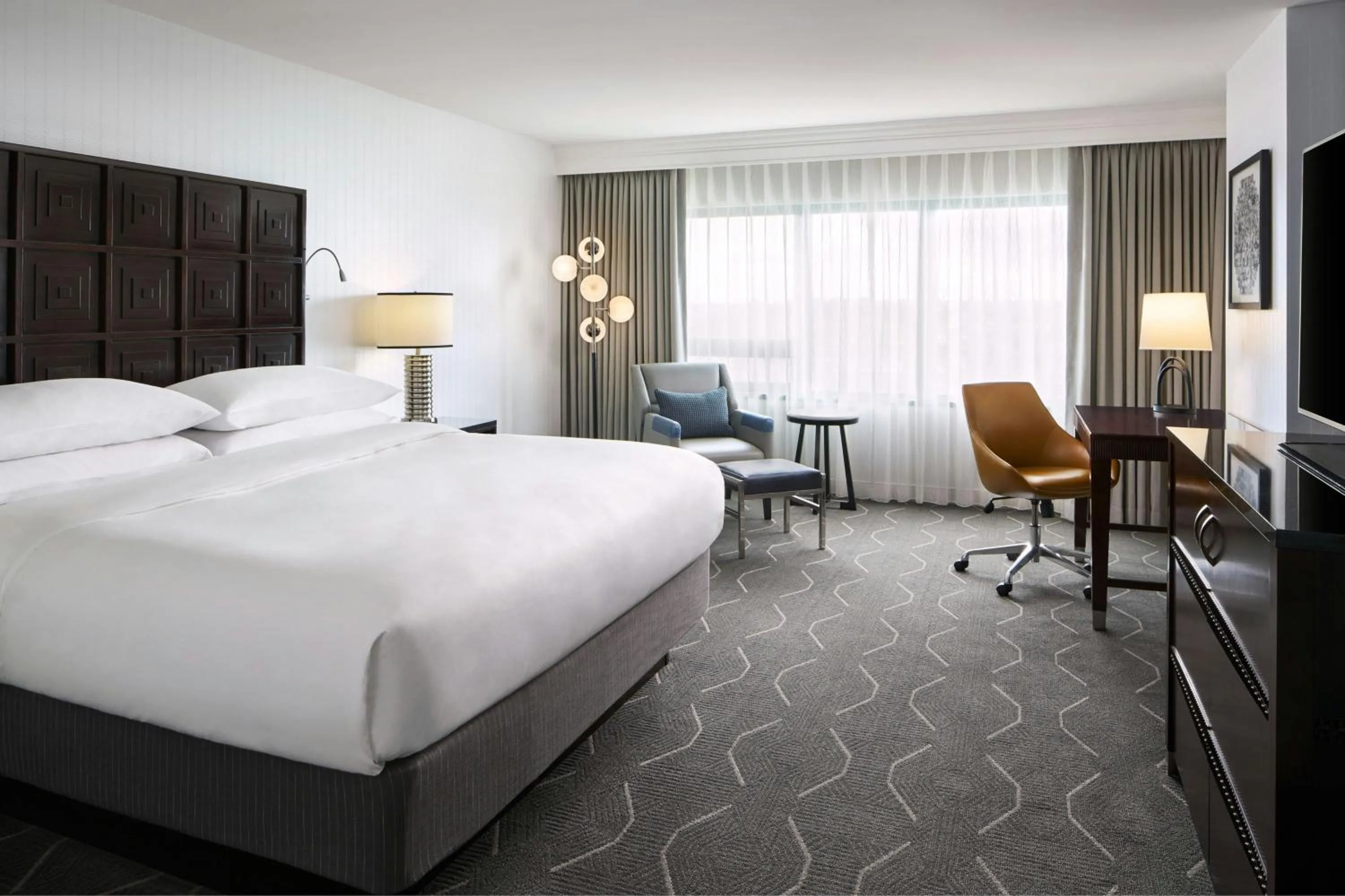 Photo of the whole room, Bed in Renaissance Baltimore Harborplace Hotel