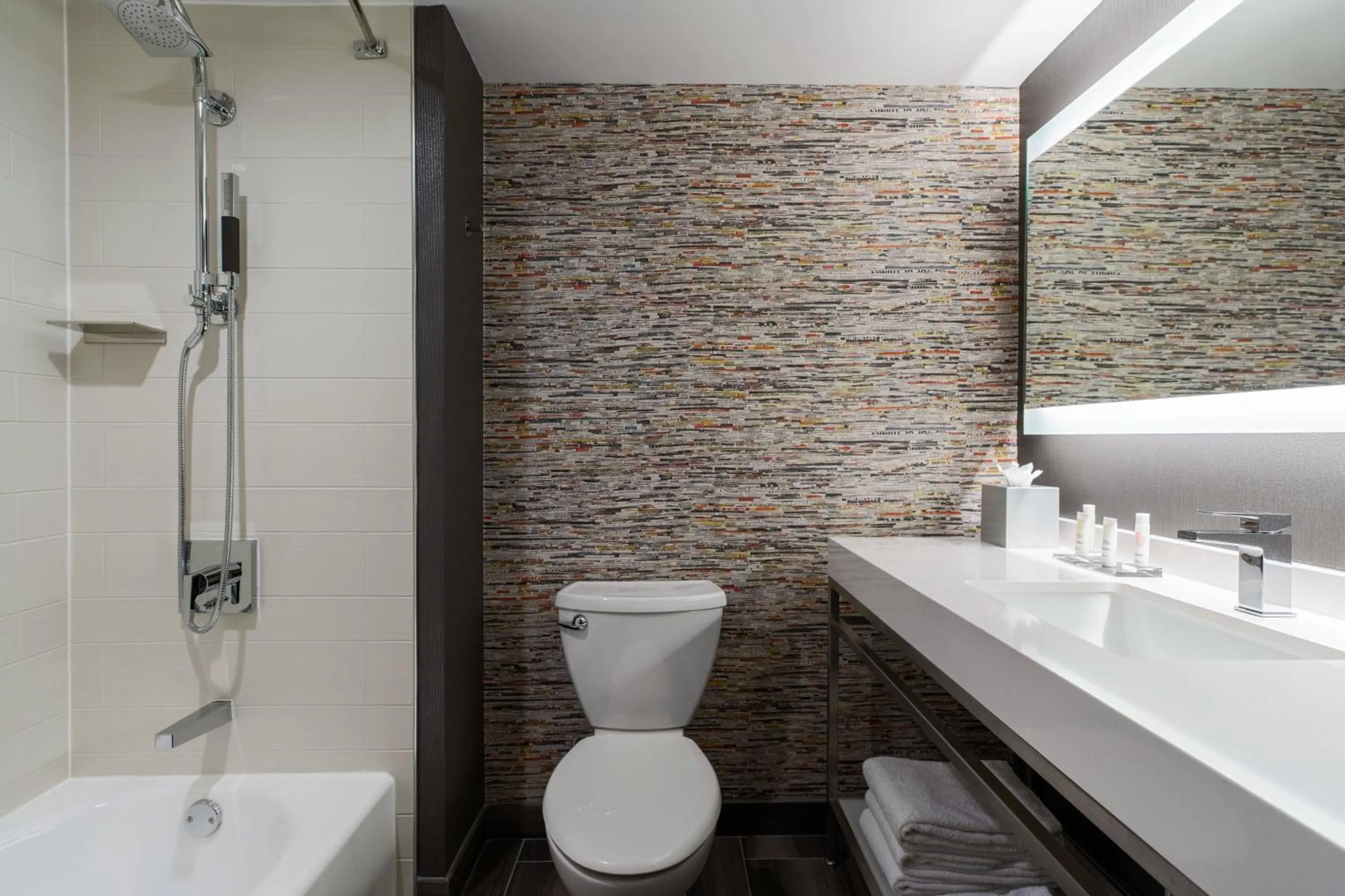 Bathroom in Baltimore Marriott Waterfront