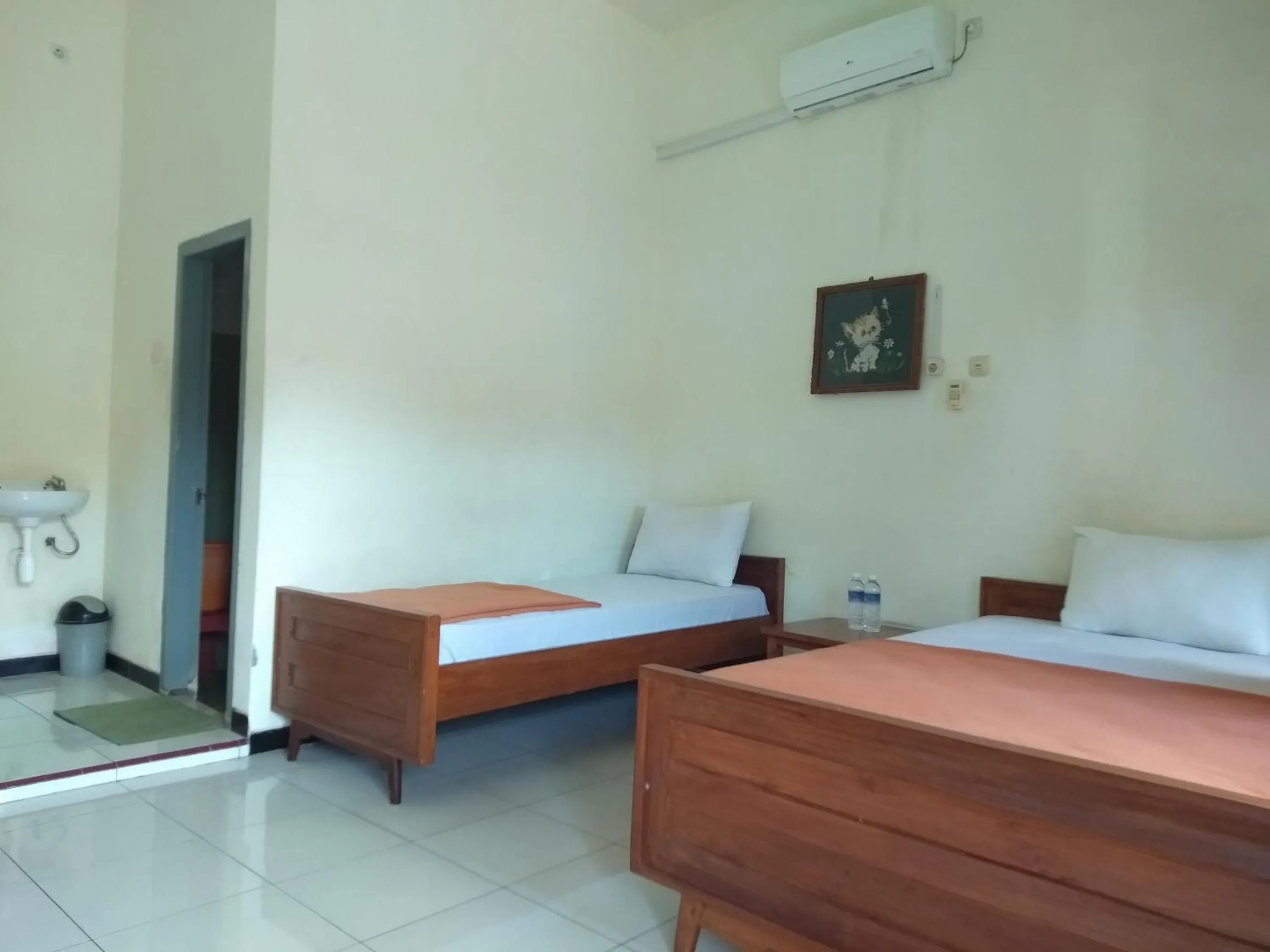 Bed in Hotel Tentrem Syariah