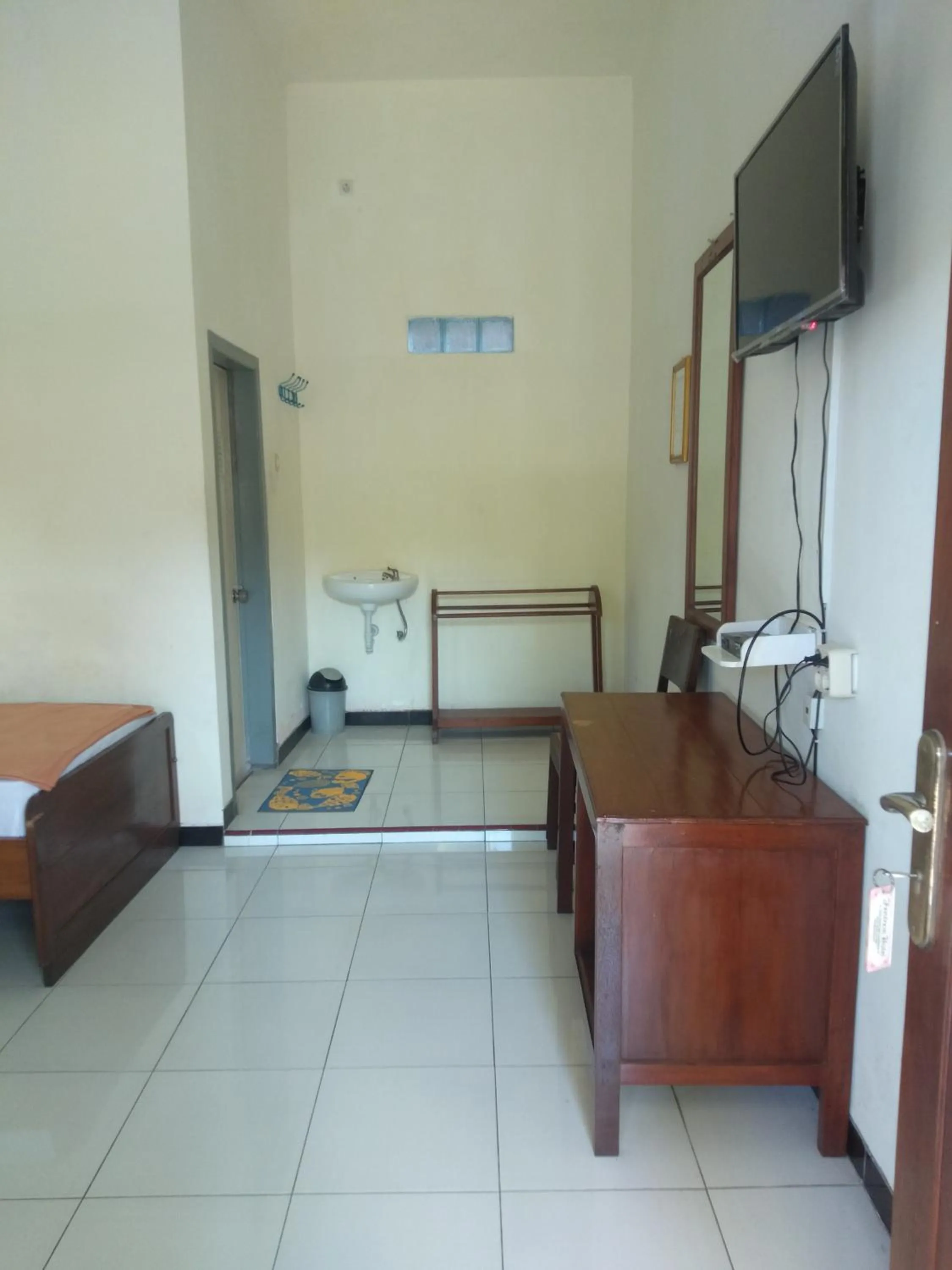 TV and multimedia, Bed in Hotel Tentrem Syariah