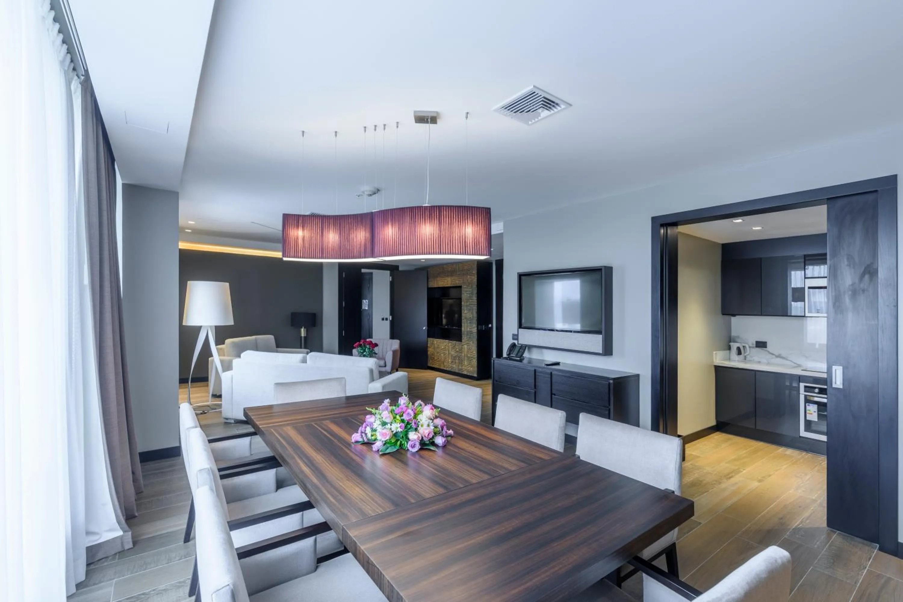 Living room, Bed in Eb Hotel By Eurobuilding Quito Airport