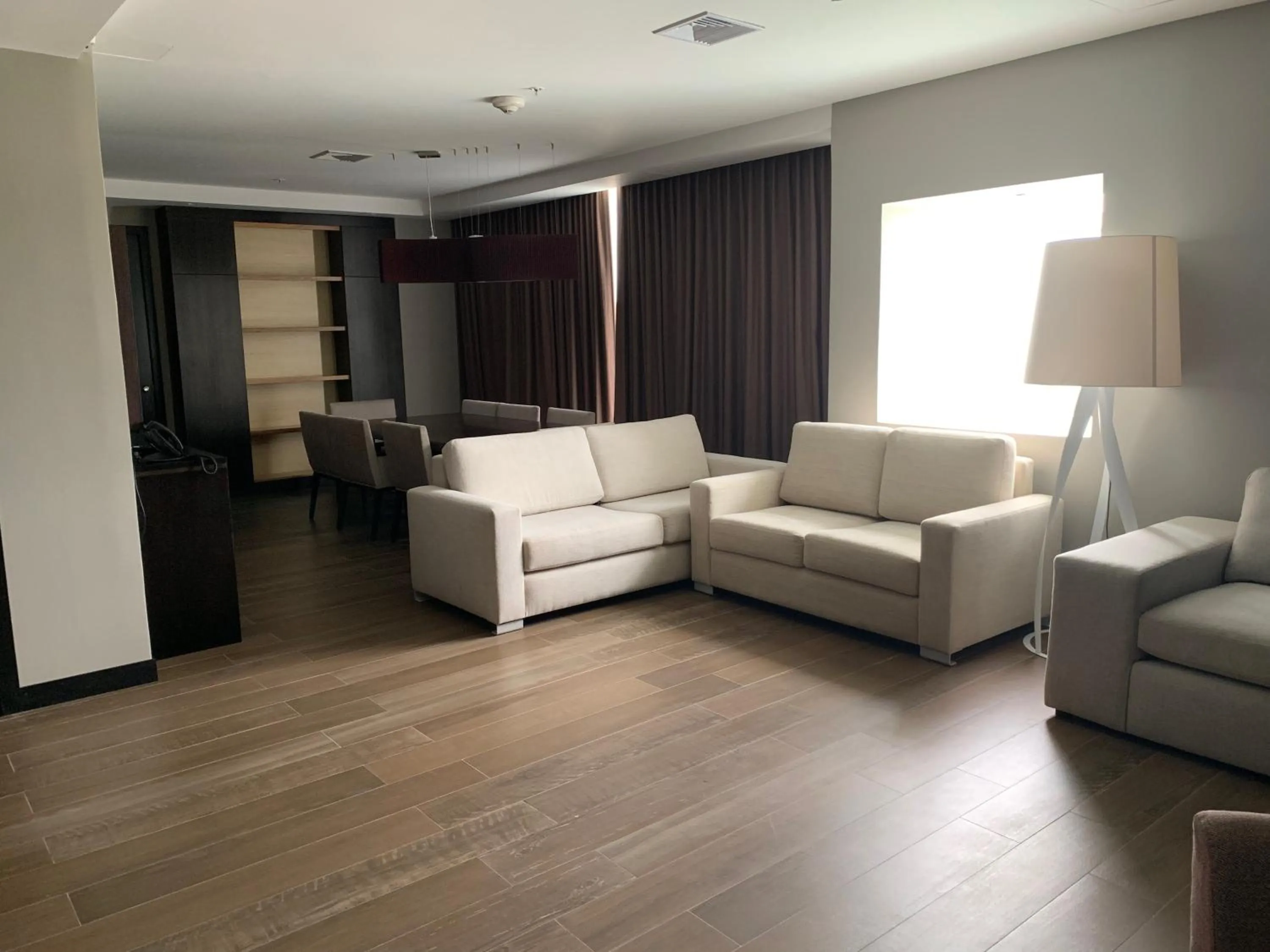 Seating area in Eb Hotel By Eurobuilding Quito Airport