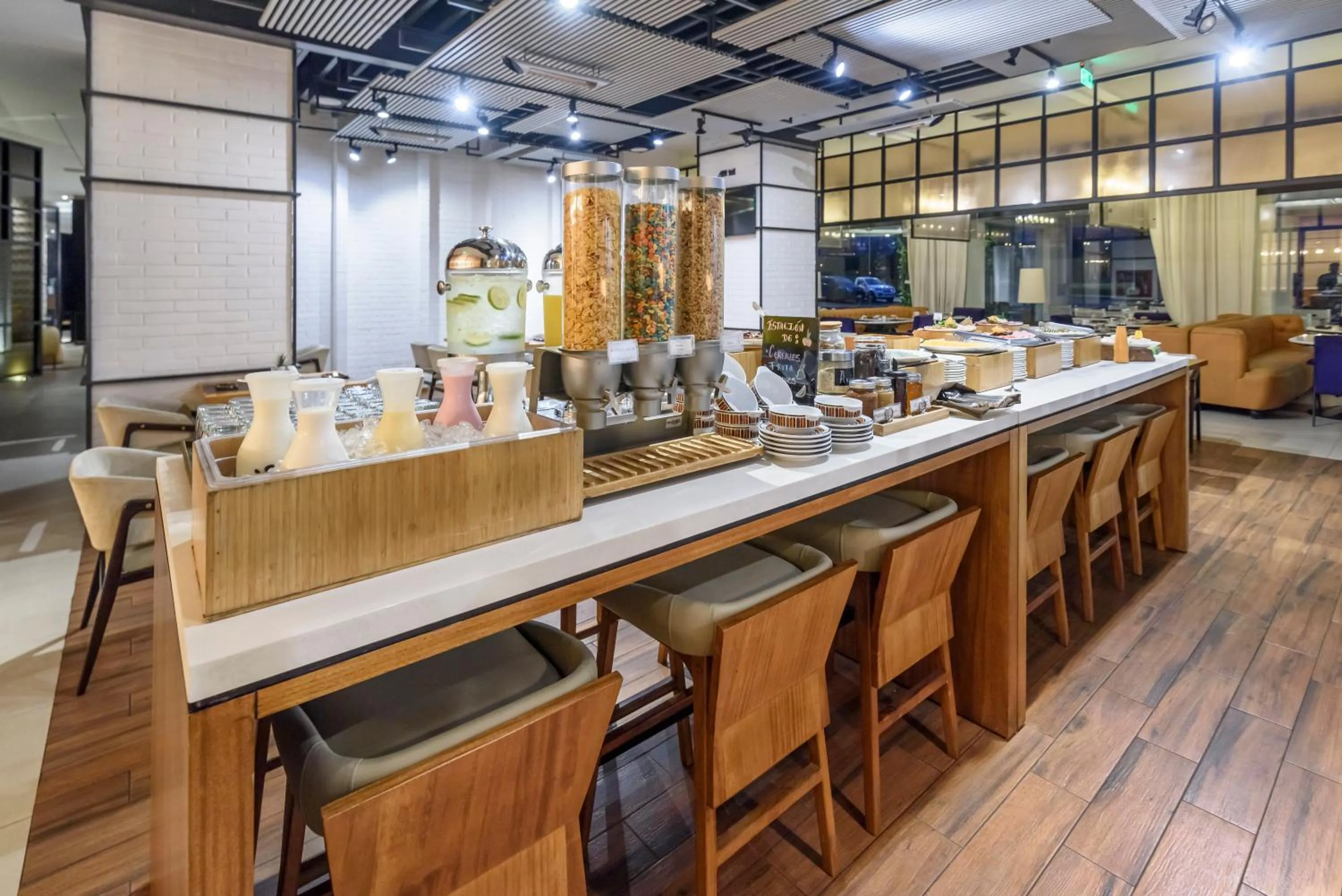 Buffet breakfast in Eb Hotel By Eurobuilding Quito Airport