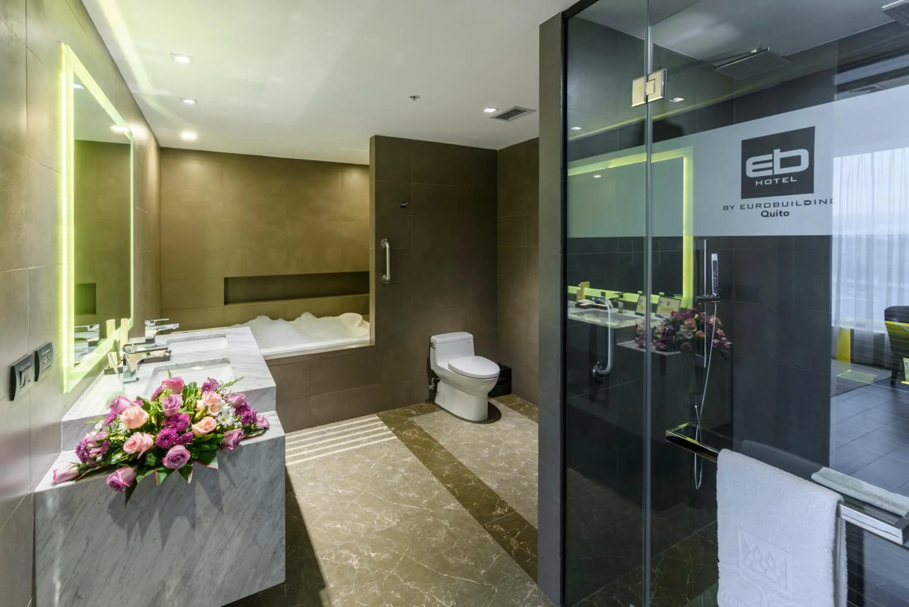 Hot Tub in Eb Hotel By Eurobuilding Quito Airport