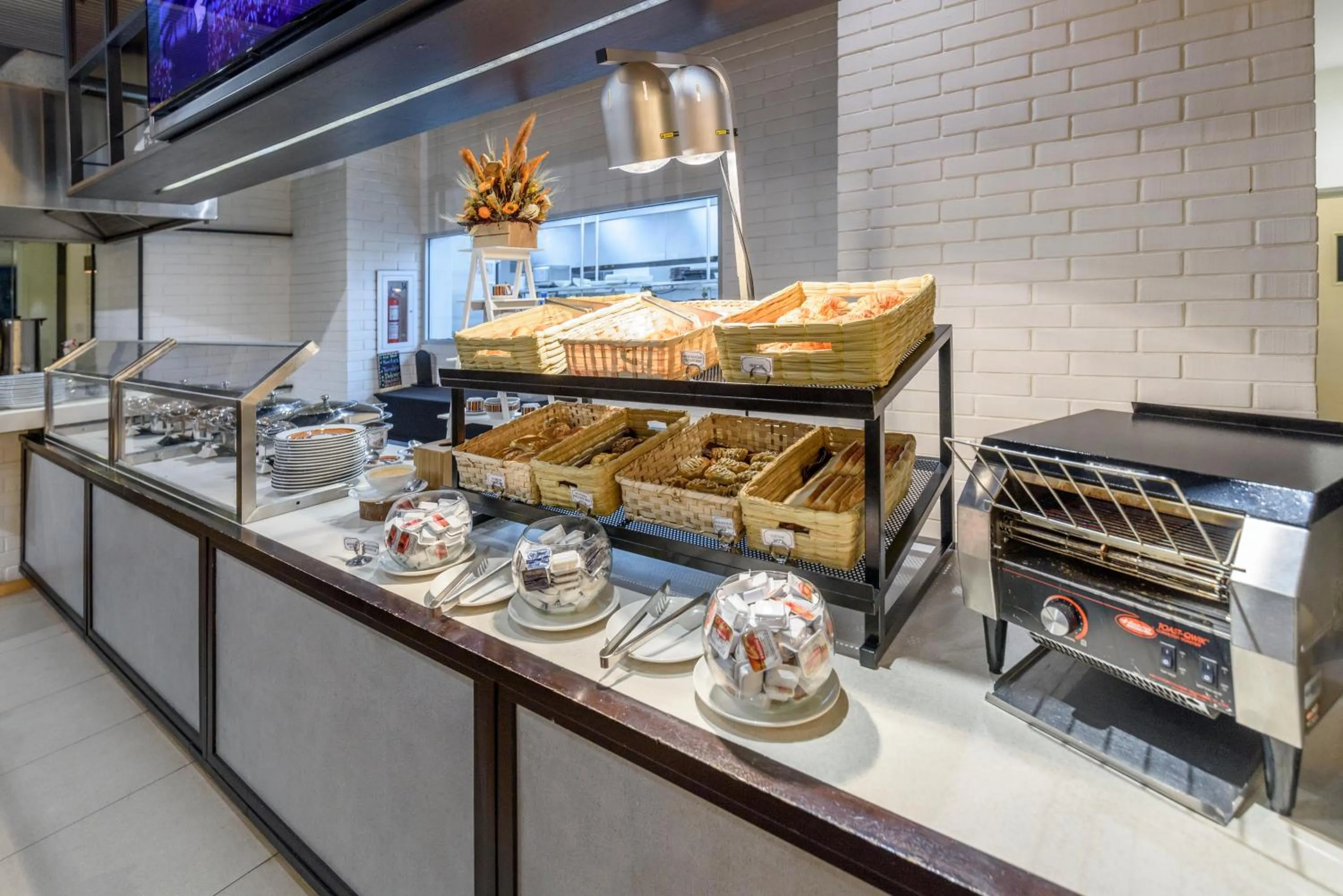 Buffet breakfast in Eb Hotel By Eurobuilding Quito Airport