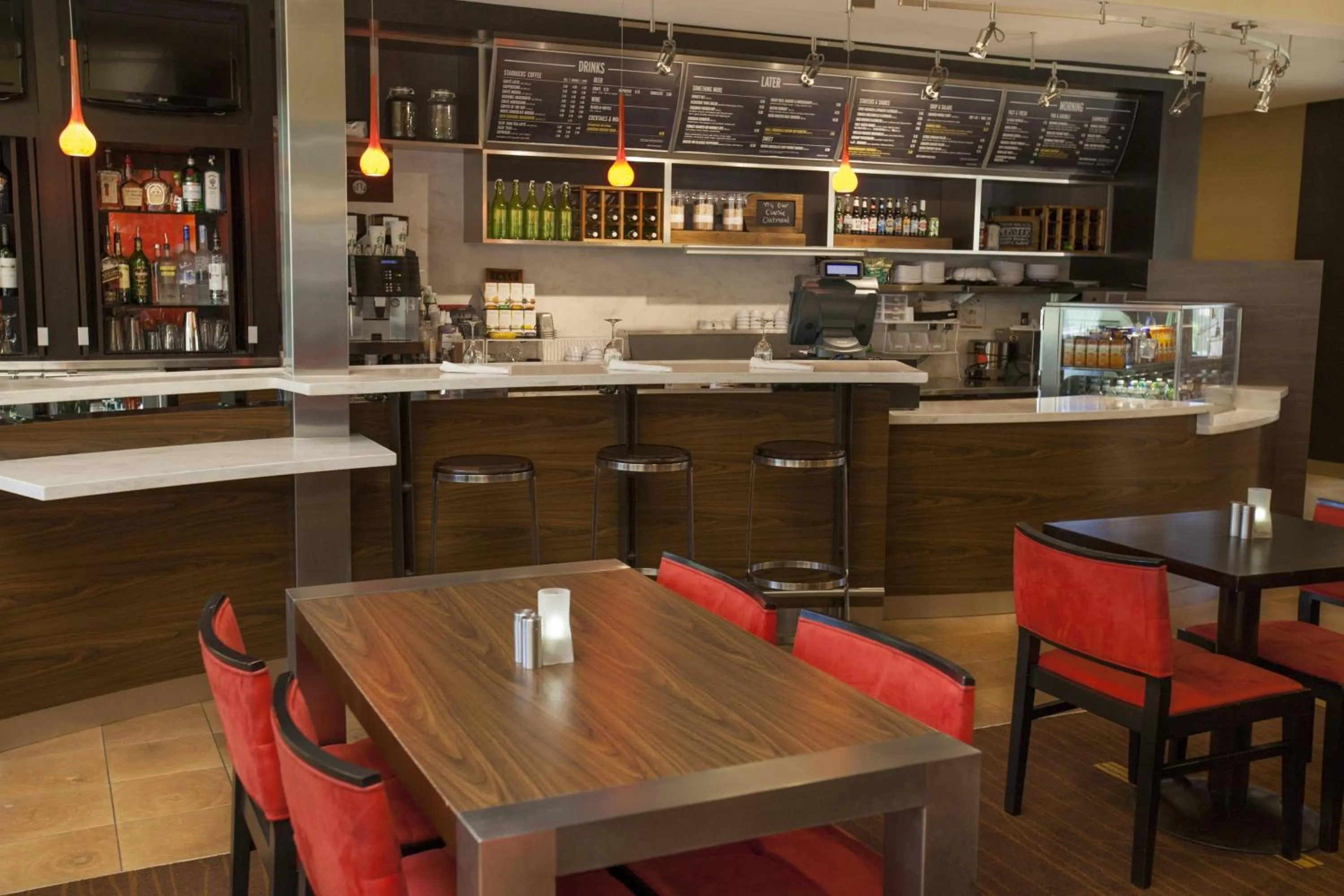 Restaurant/places to eat in Courtyard Chicago Highland Park/Northbrook