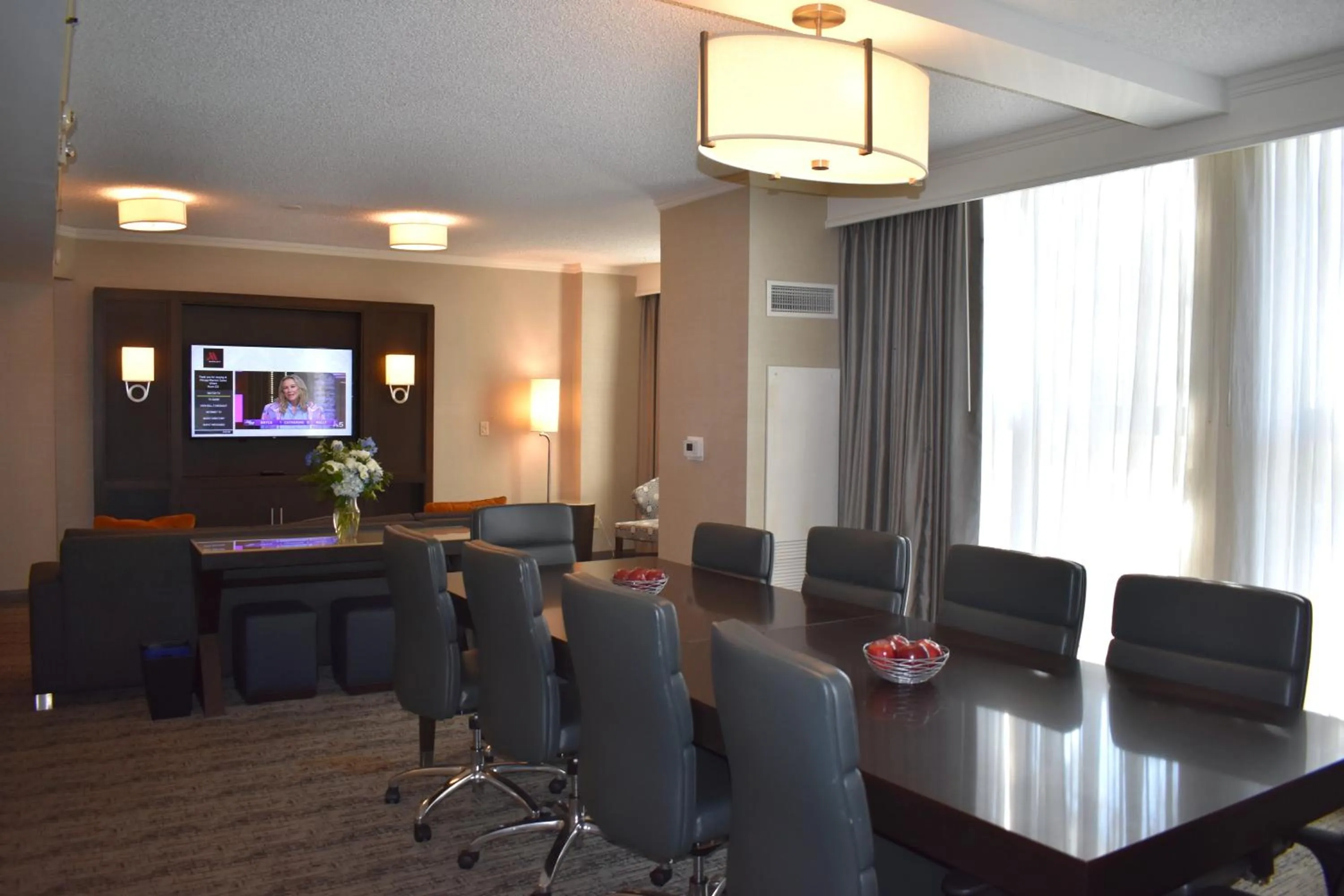 Bedroom in Chicago Marriott Suites O'Hare