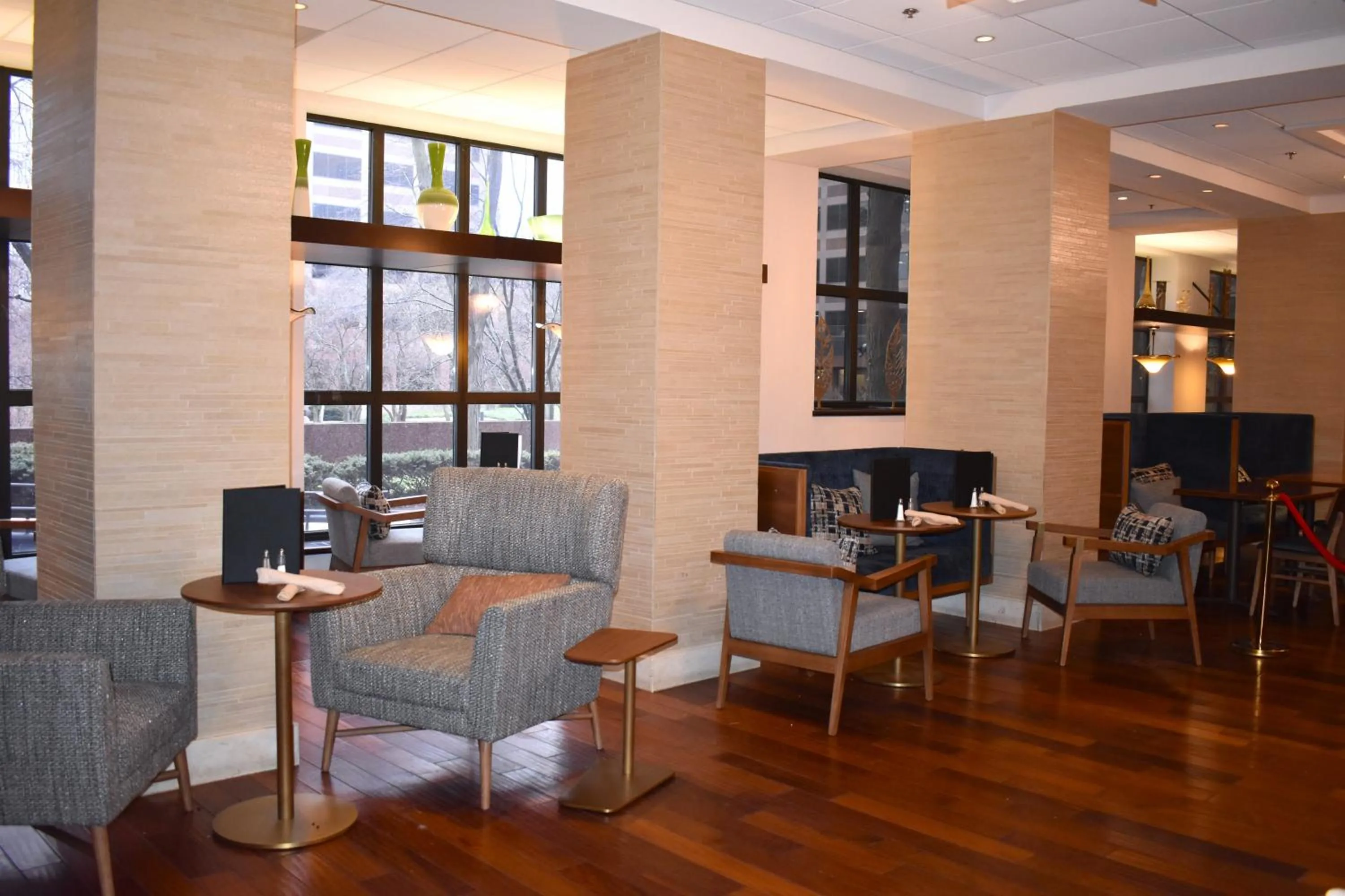 Restaurant/places to eat in Chicago Marriott Suites O'Hare