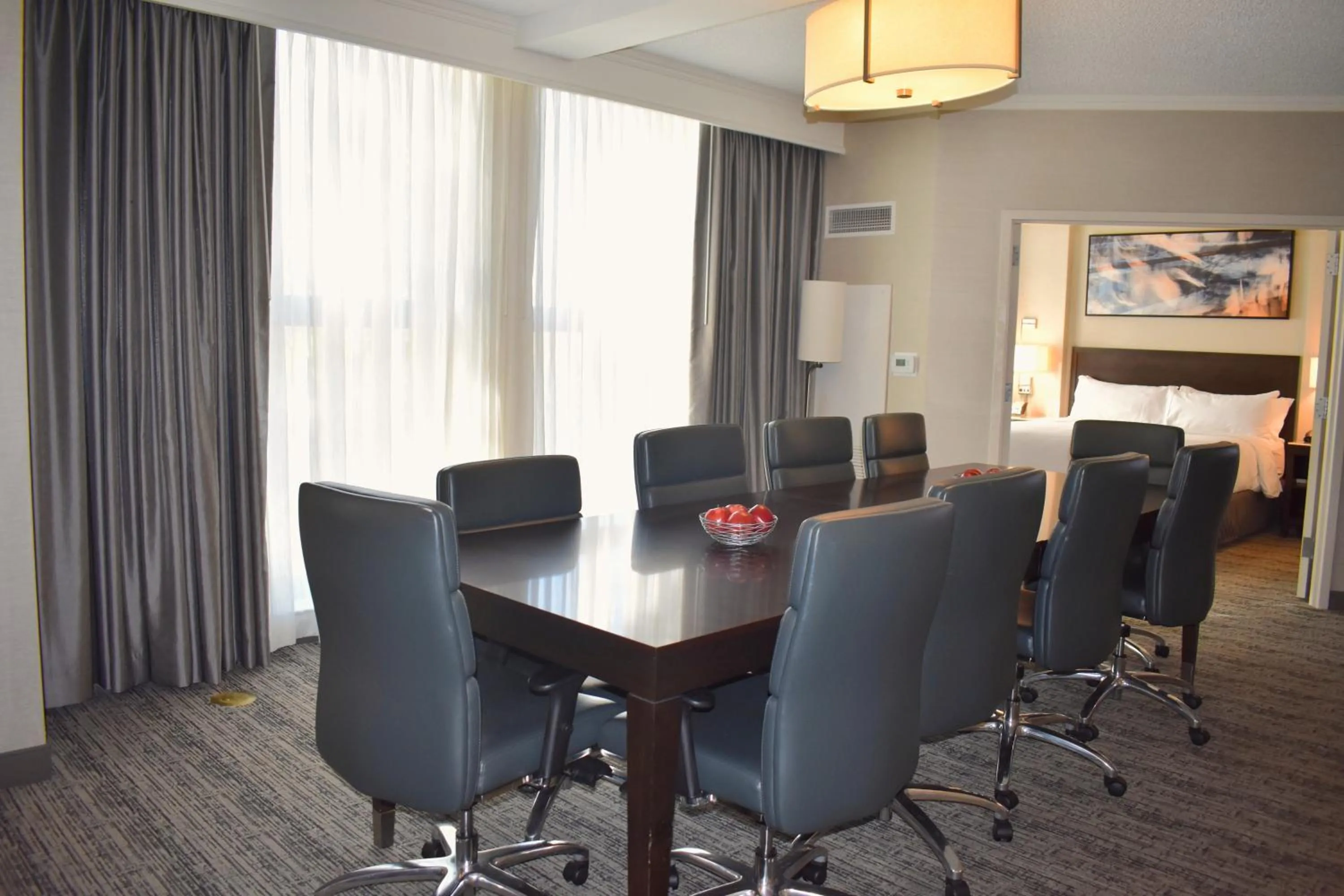 Bedroom in Chicago Marriott Suites O'Hare