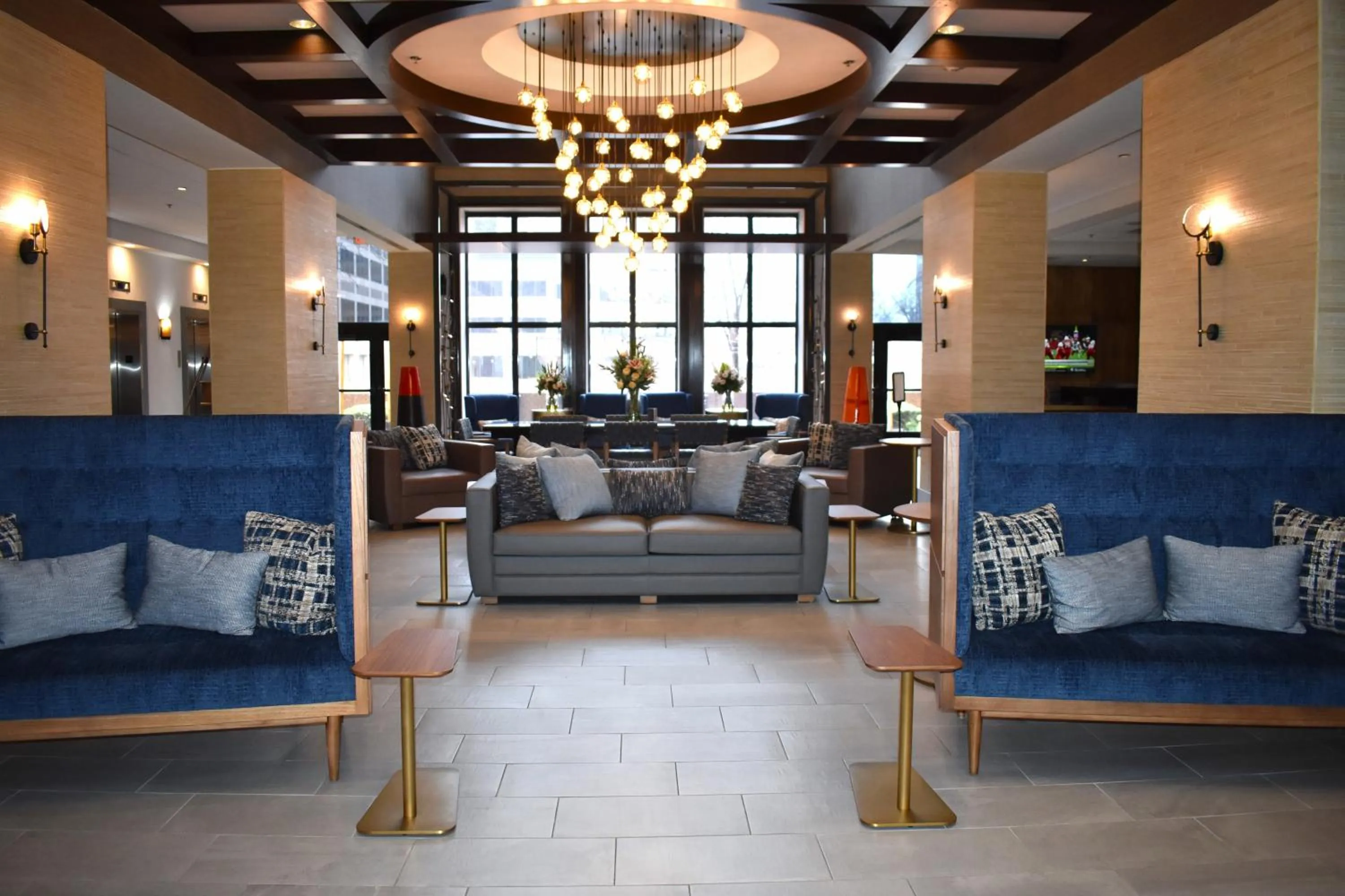 Lobby or reception in Chicago Marriott Suites O'Hare