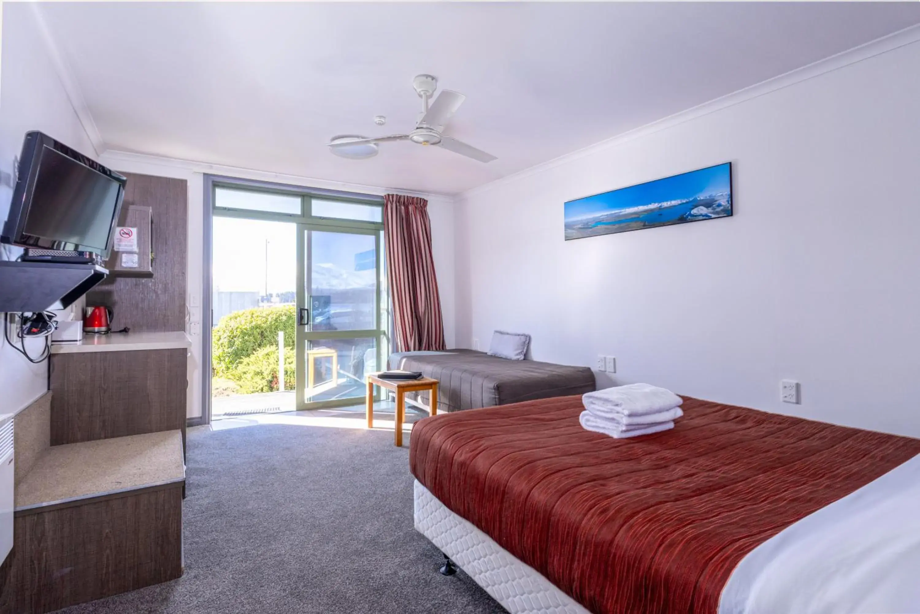 Bed in Lake Tekapo Village Motel Bed in Lake Tekapo Village Motel