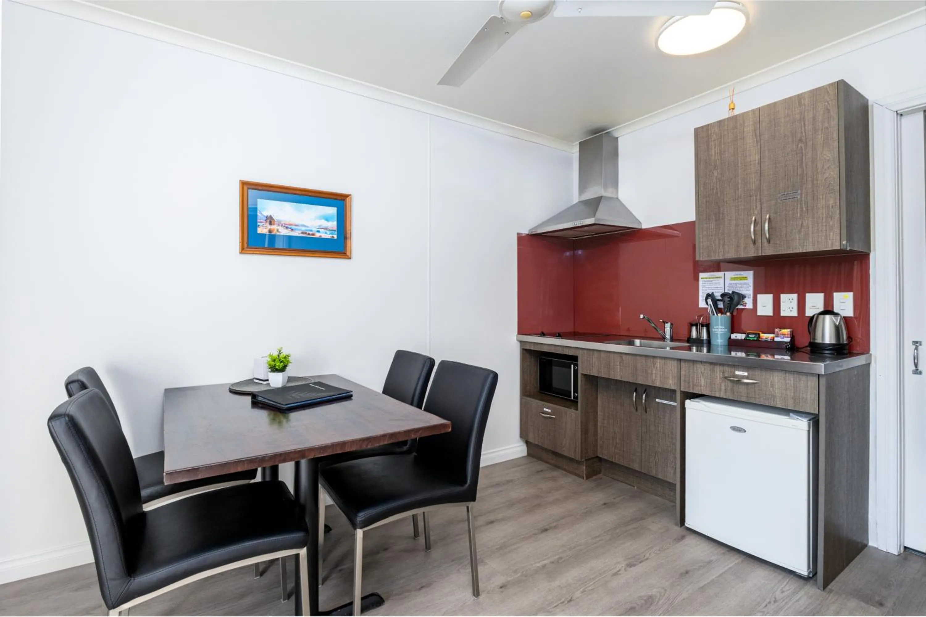 Kitchen or kitchenette in Lake Tekapo Village Motel