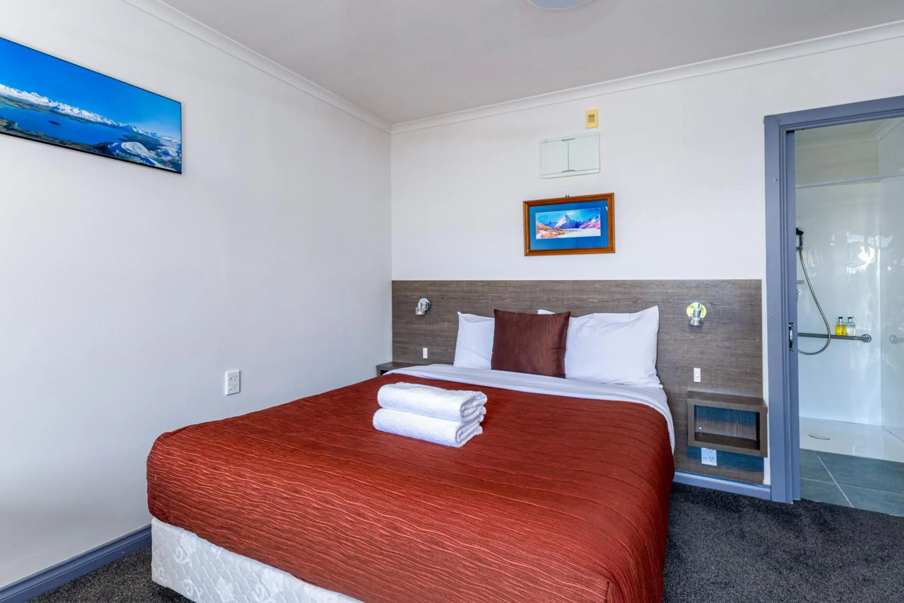 Bed in Lake Tekapo Village Motel Bed in Lake Tekapo Village Motel