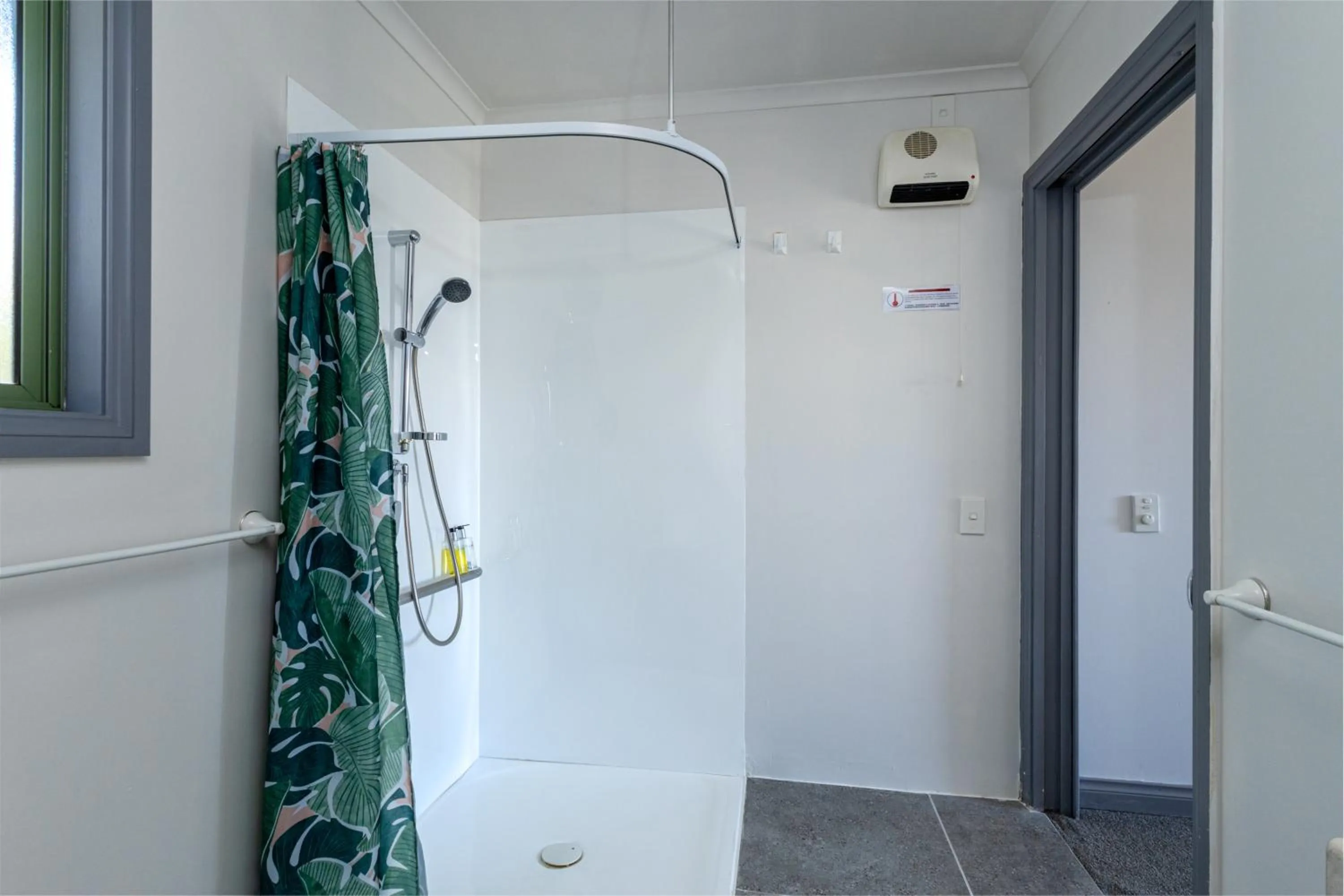 Shower in Lake Tekapo Village Motel
