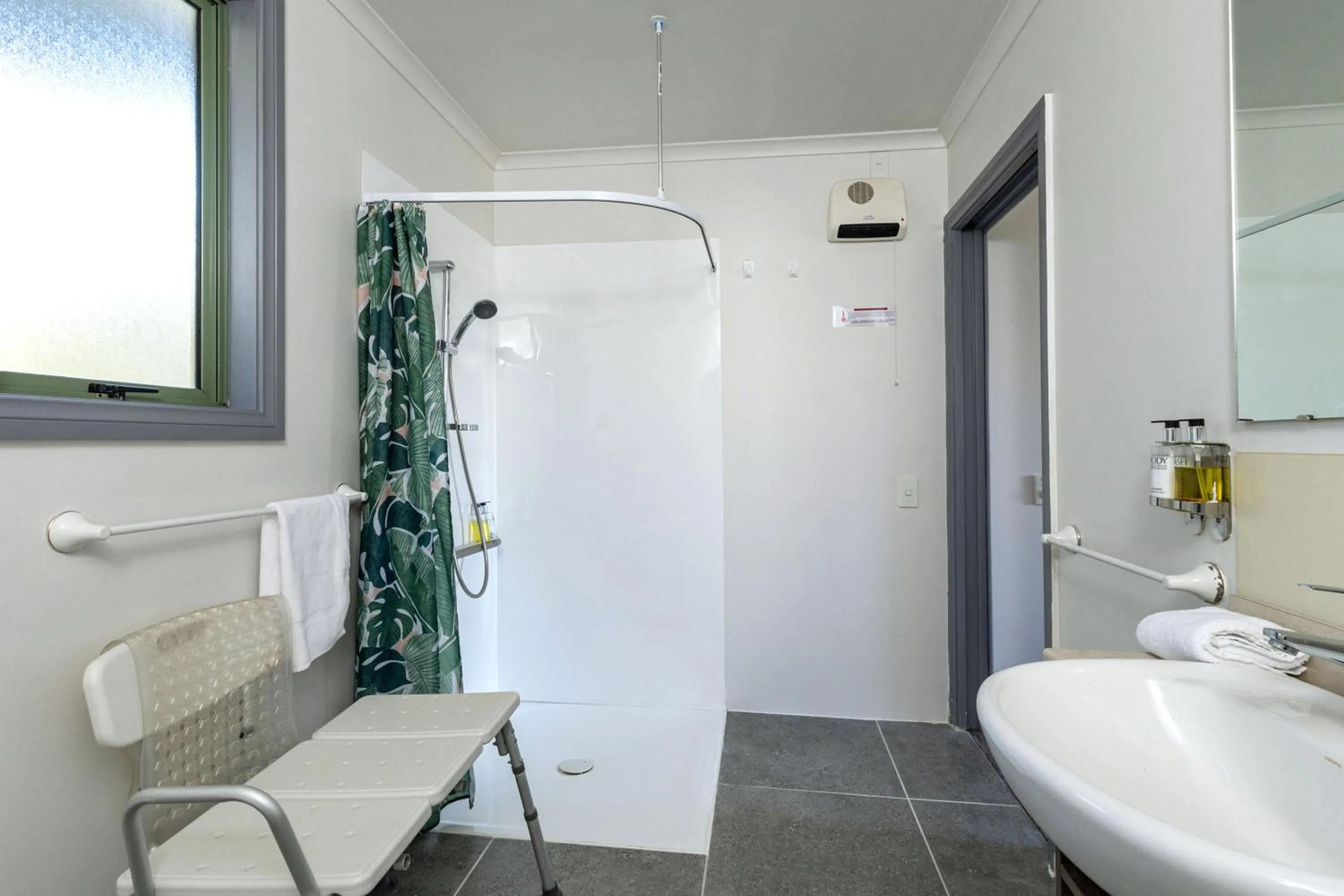 Shower in Lake Tekapo Village Motel