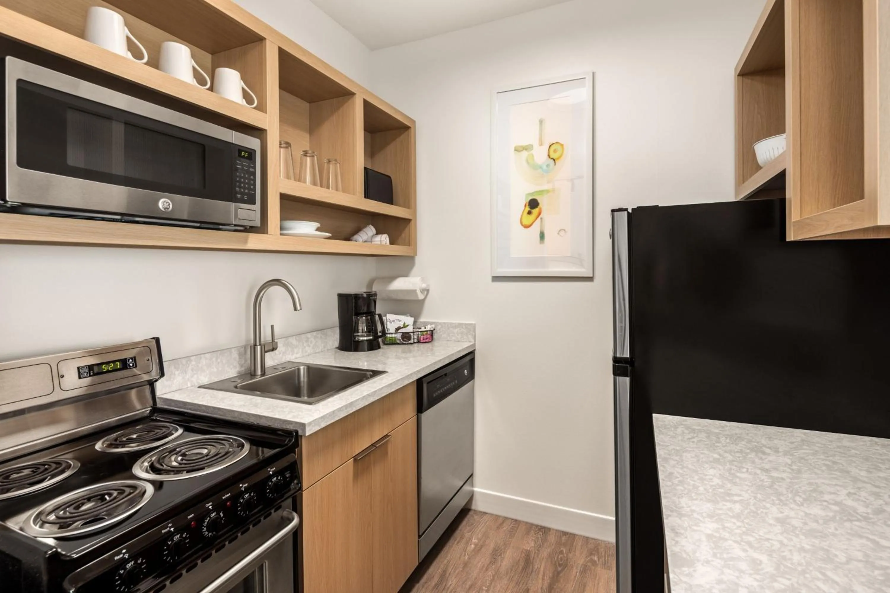 Kitchen or kitchenette in TownePlace Suites Chicago Lombard