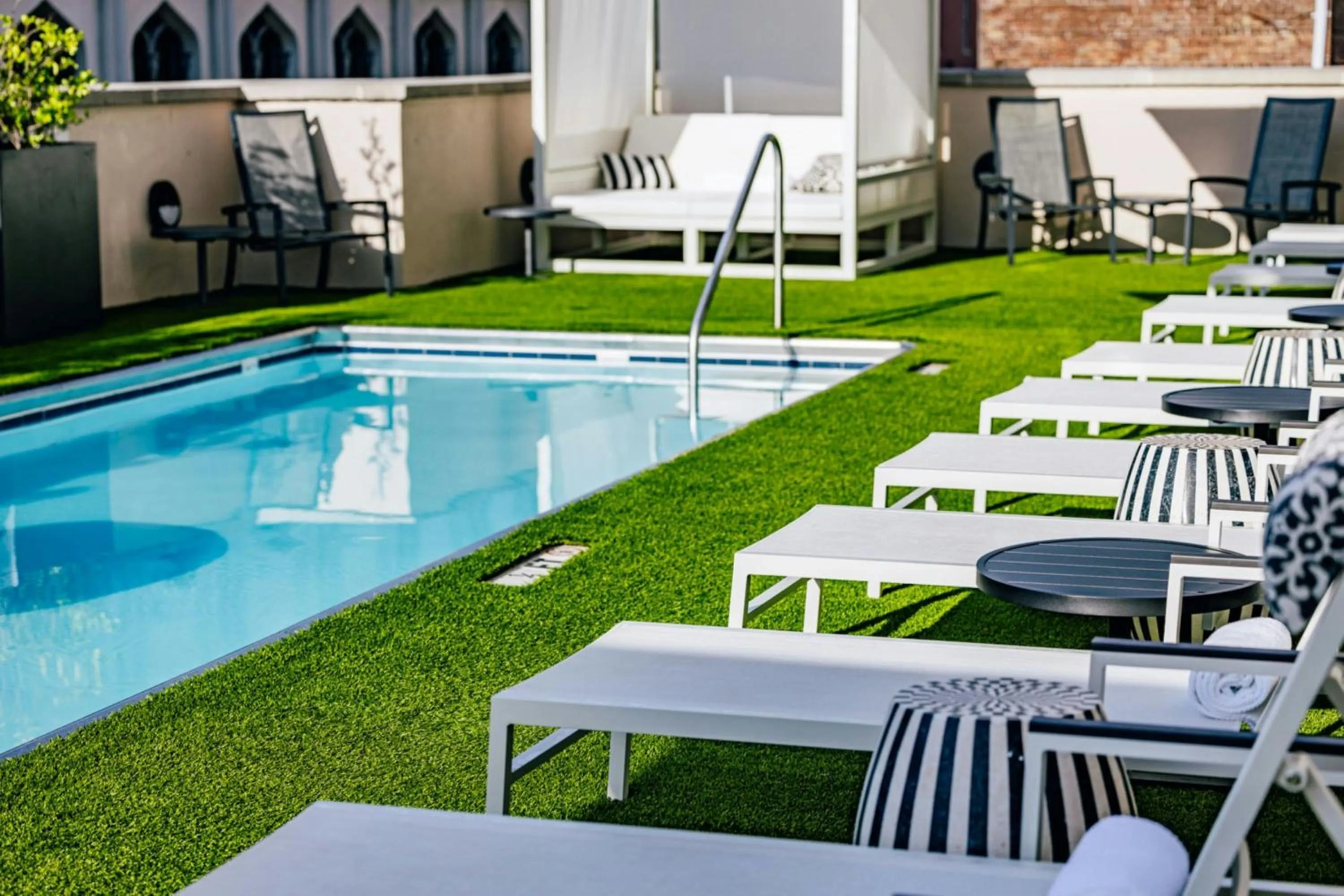 Swimming pool in The Lindy Renaissance Charleston Hotel
