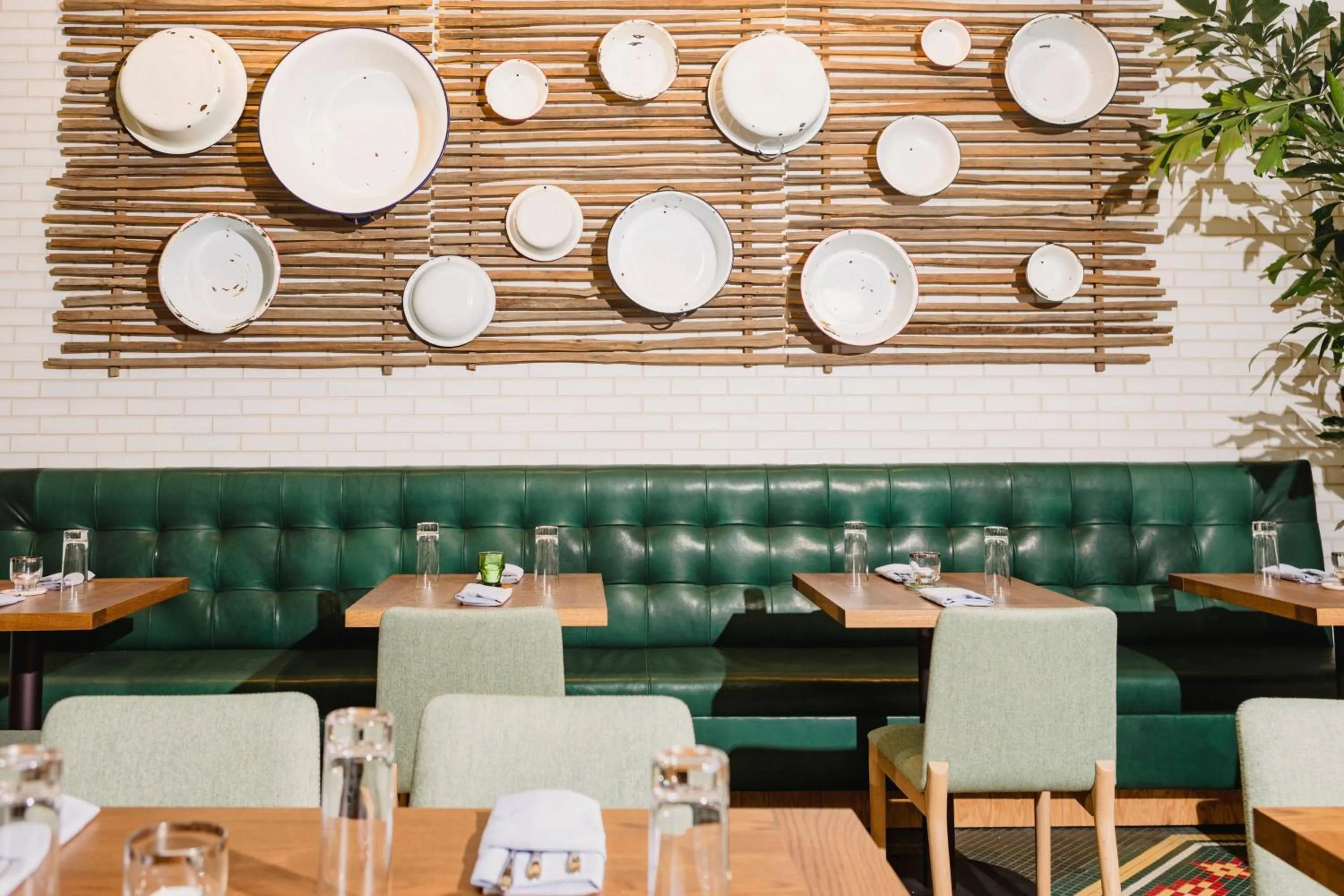 Restaurant/places to eat in The Lindy Renaissance Charleston Hotel