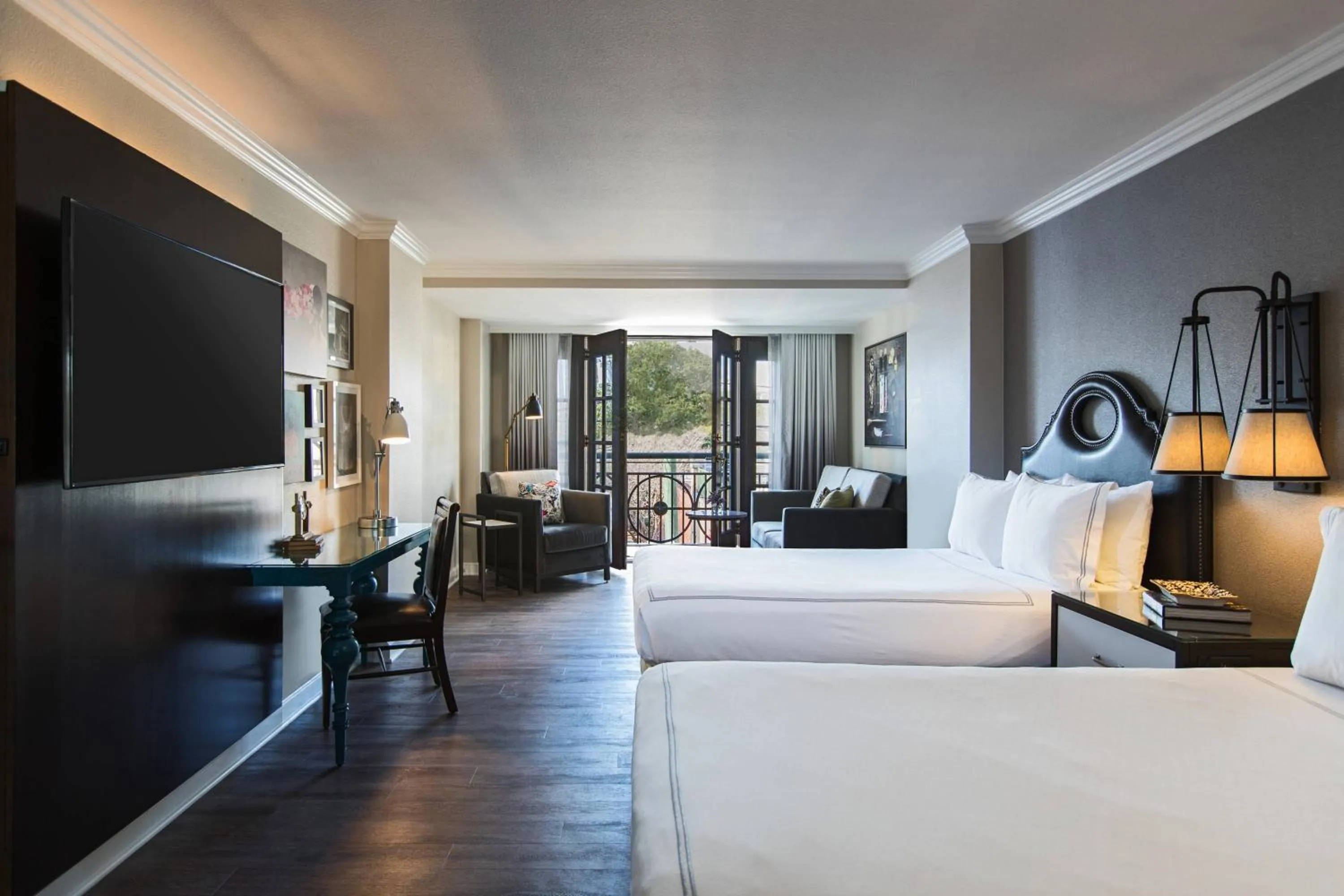 Photo of the whole room, Bed in The Lindy Renaissance Charleston Hotel