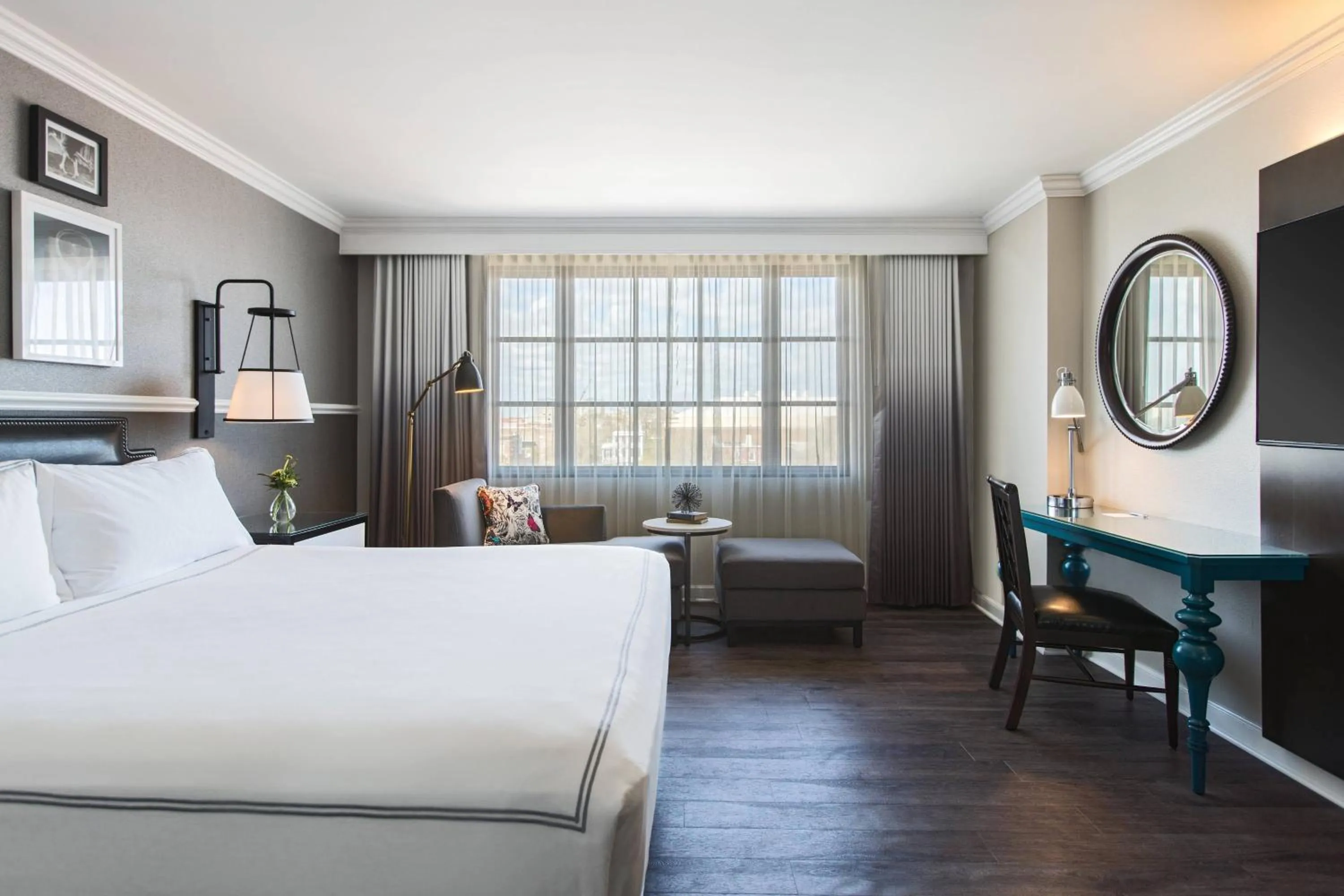 Photo of the whole room, Bed in The Lindy Renaissance Charleston Hotel