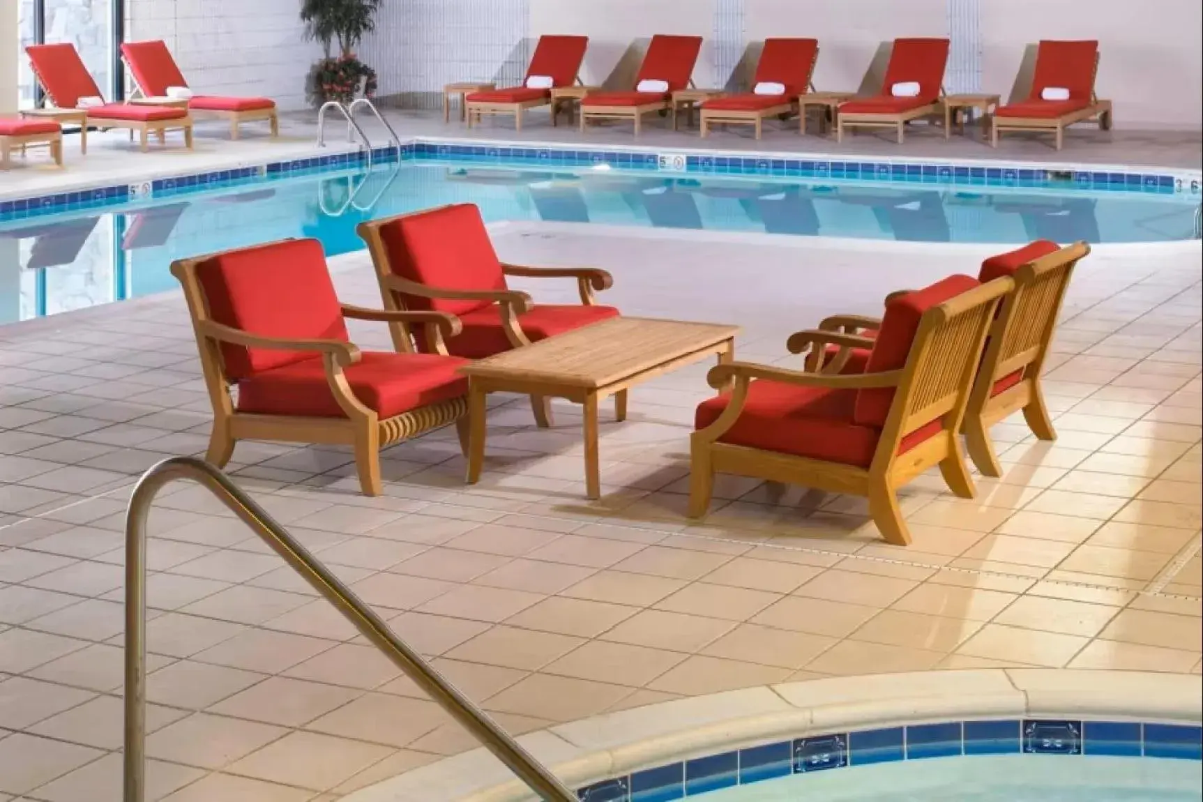 Swimming pool in Wyndham Cleveland Airport Swimming pool in Wyndham Cleveland Airport