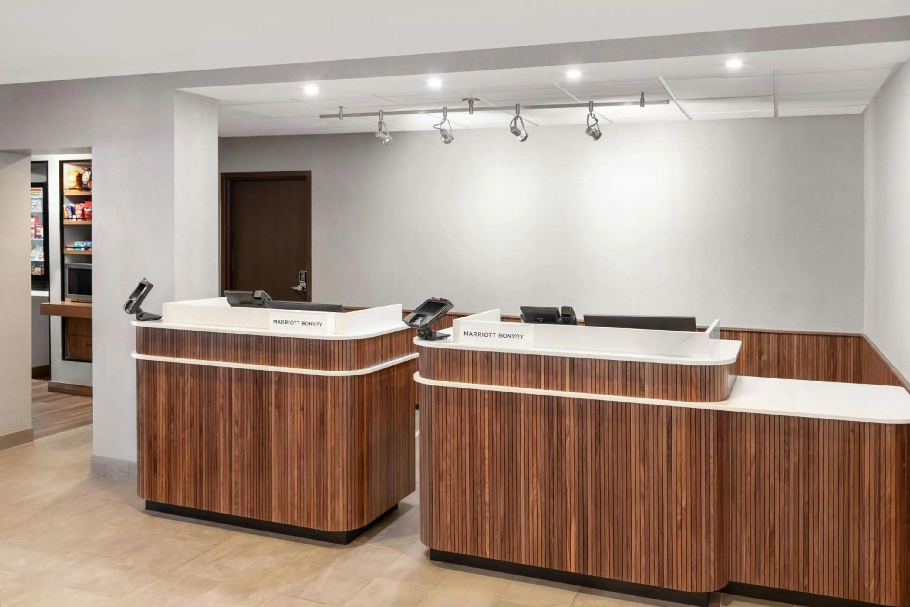 Lobby or reception in Courtyard Cleveland Airport South