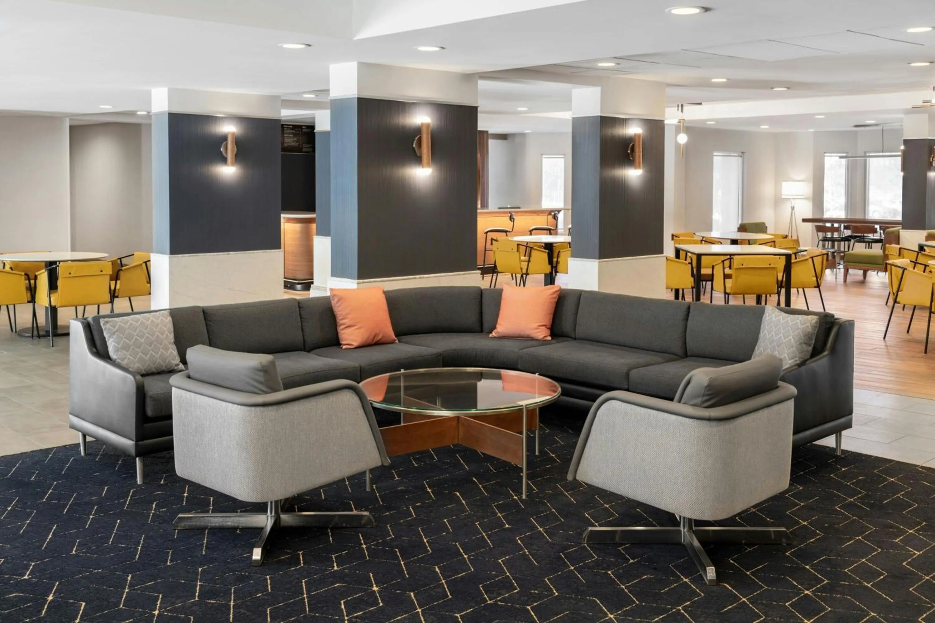 Lobby or reception in Courtyard Cleveland Airport South