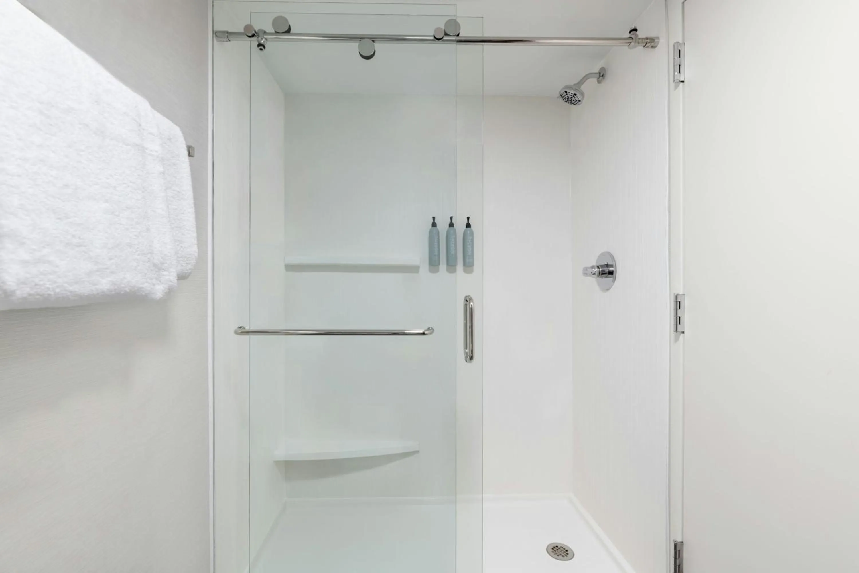 Bathroom in Courtyard Cleveland Airport South