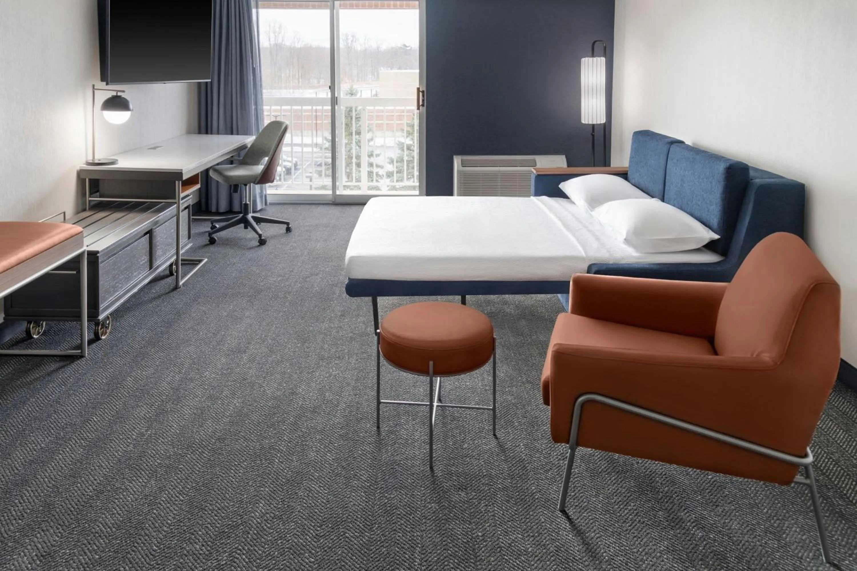 Living room, Bed in Courtyard Cleveland Airport South