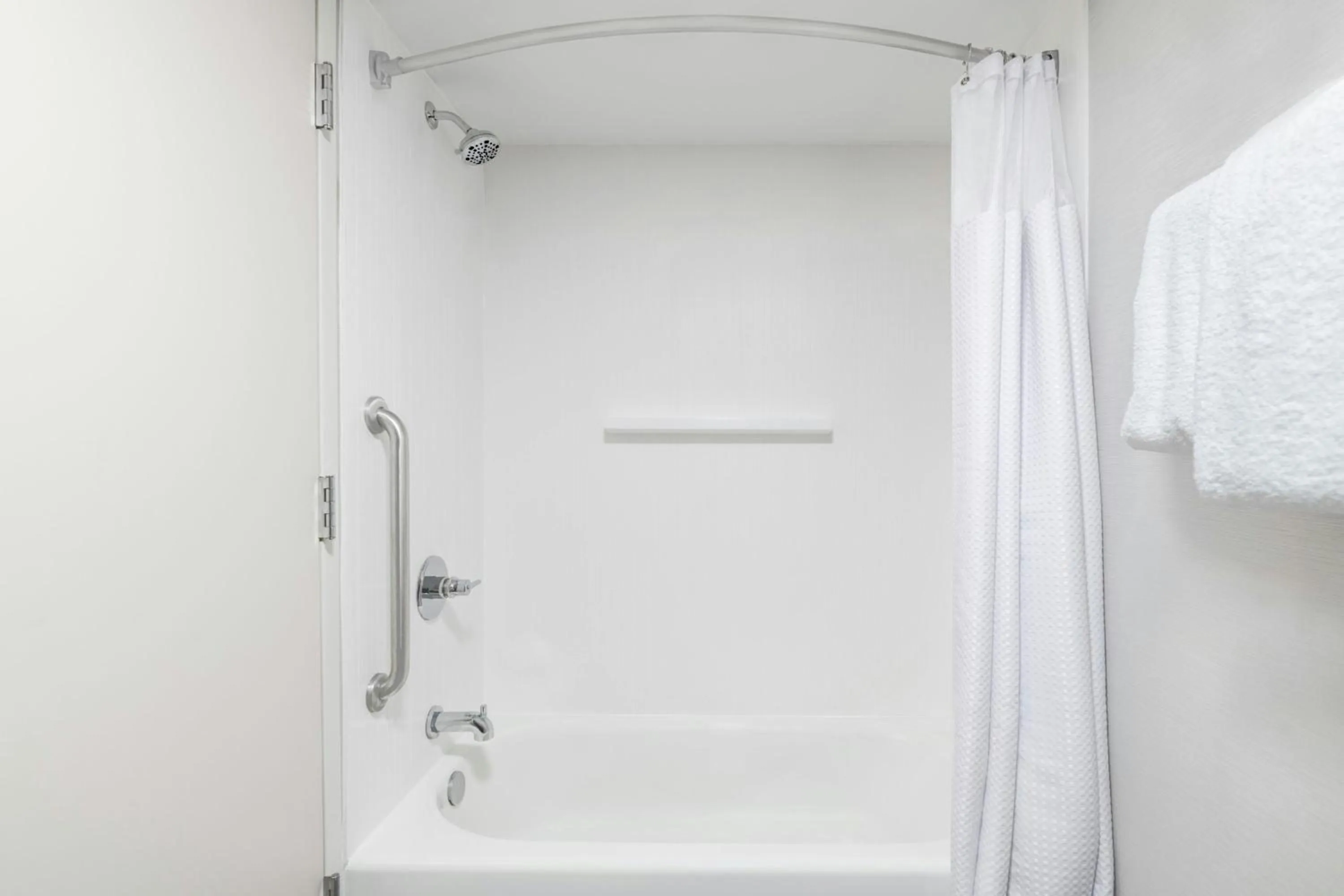 Bathroom in Courtyard Cleveland Airport South