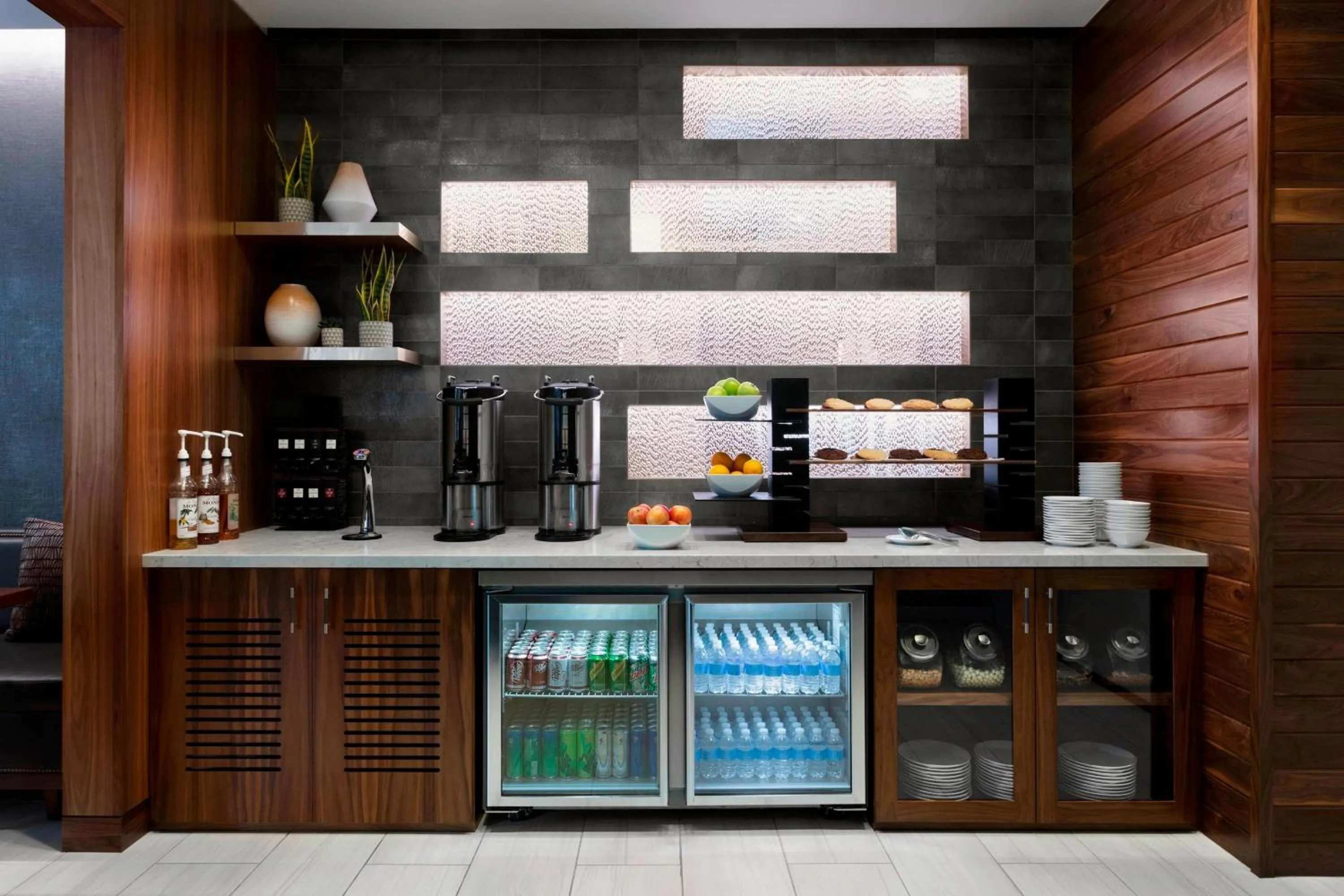 Lounge or bar in Cleveland Marriott Downtown at Key Tower