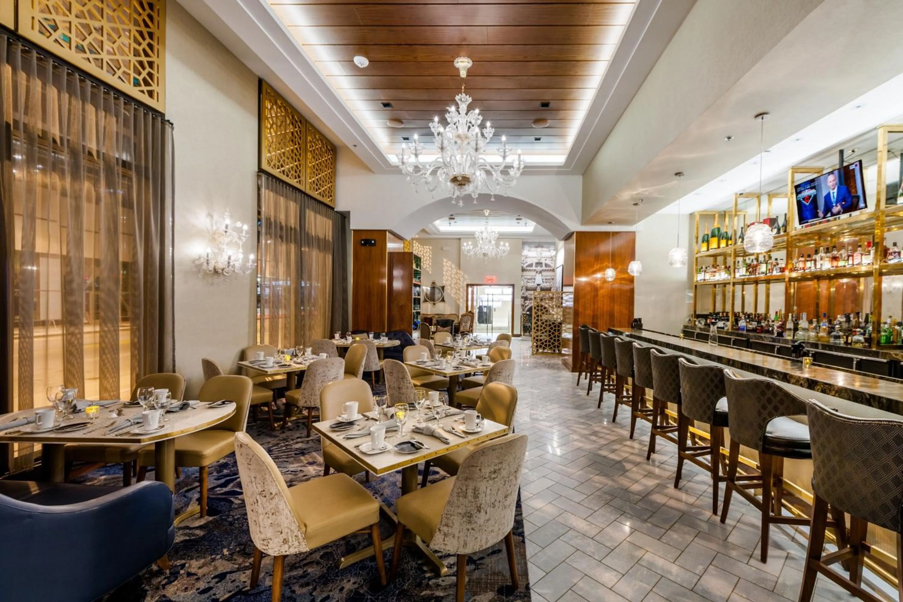 Restaurant/places to eat in Cleveland Marriott Downtown at Key Tower