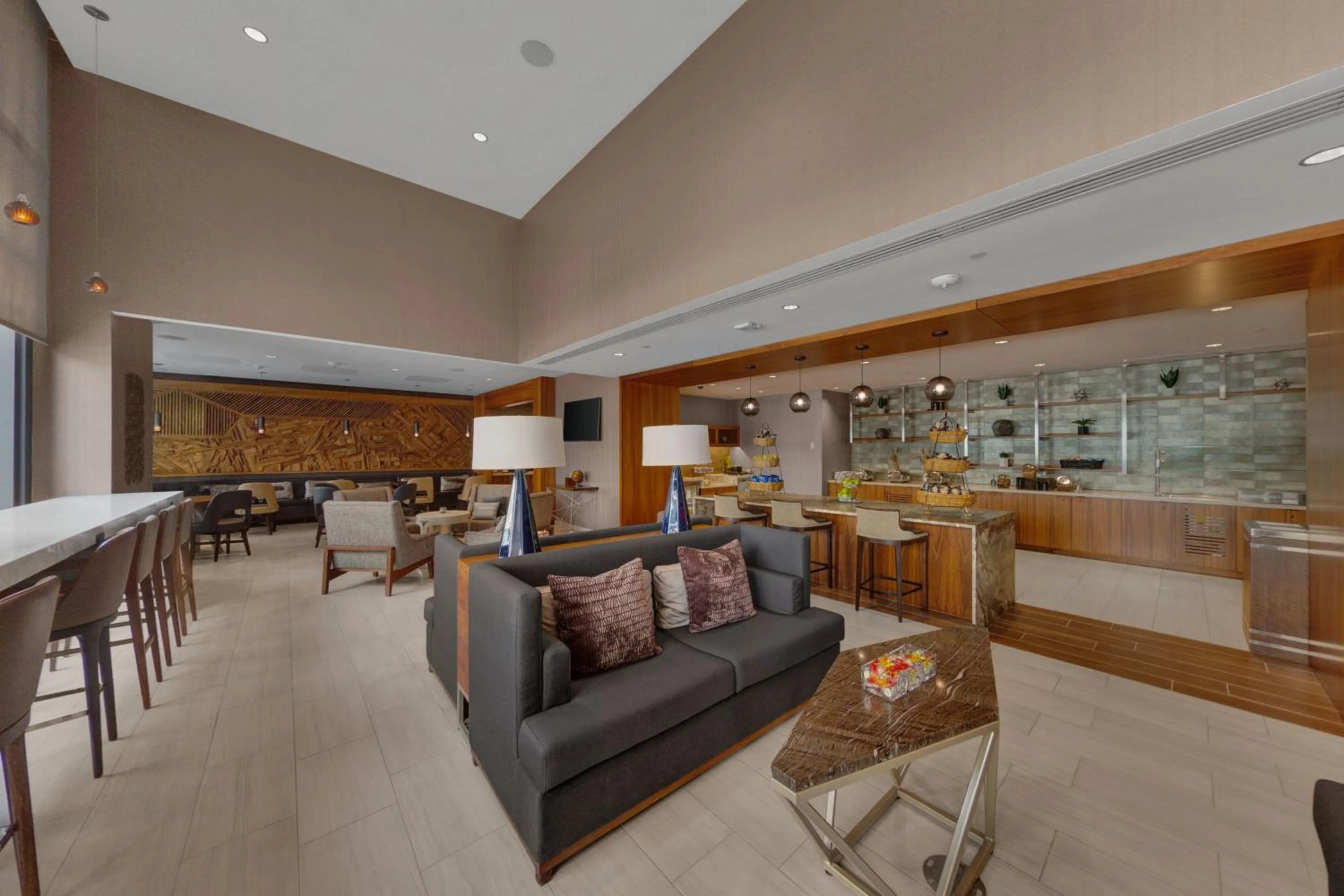 Lounge or bar in Cleveland Marriott Downtown at Key Tower