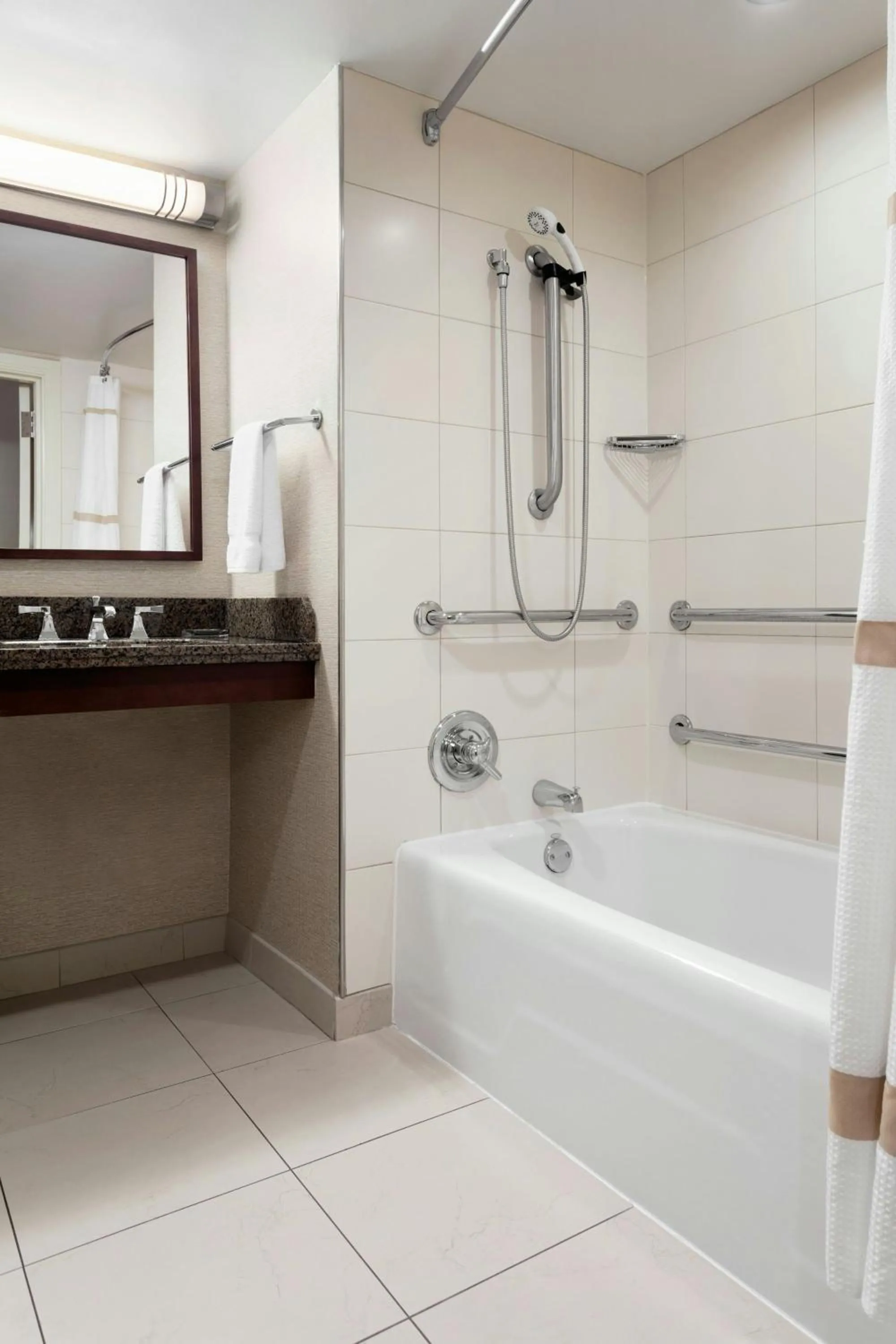 Bathroom in Cleveland Marriott Downtown at Key Tower