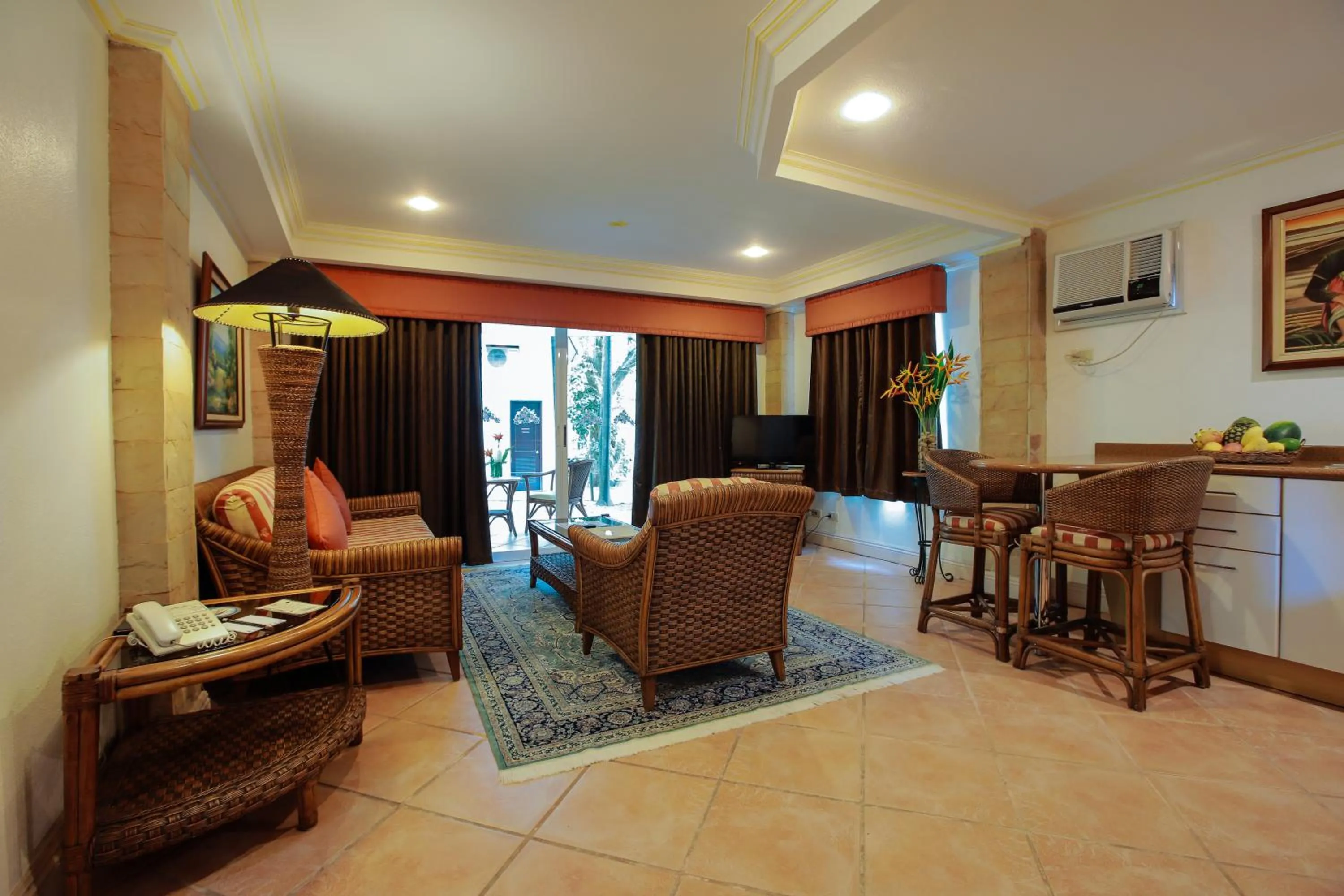 Living room in Paradise Garden Hotel and Convention Center Boracay Powered by ASTON