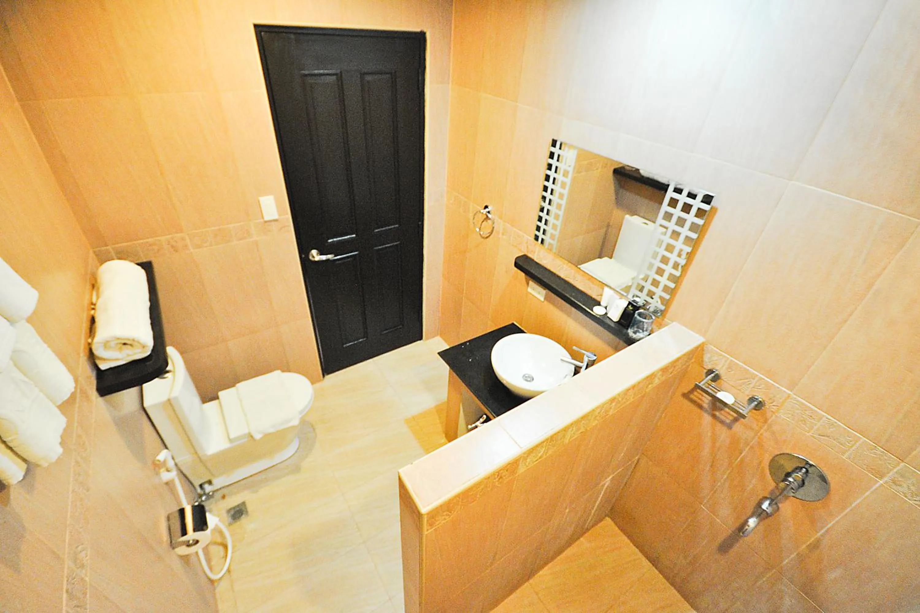 Toilet in Paradise Garden Hotel and Convention Center Boracay Powered by ASTON