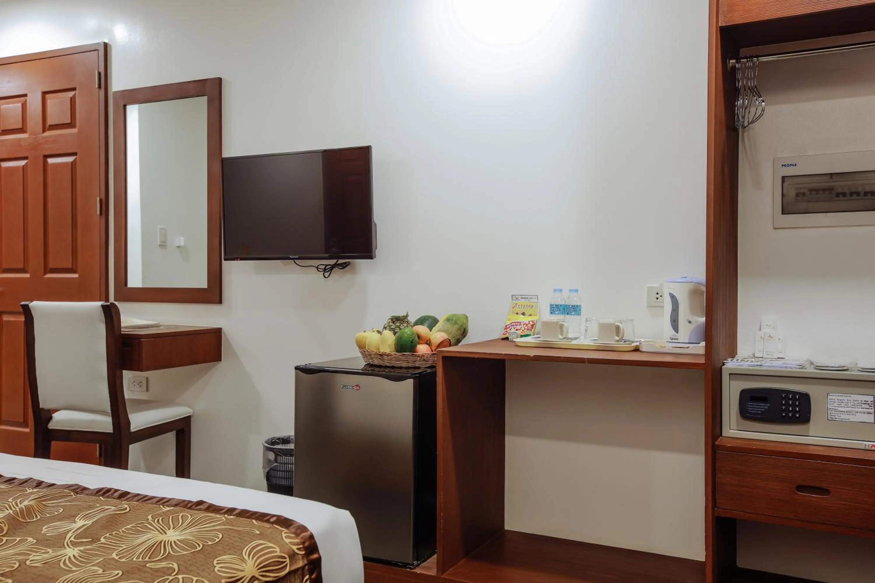 Coffee/tea facilities, Bed in Paradise Garden Hotel and Convention Center Boracay Powered by ASTON