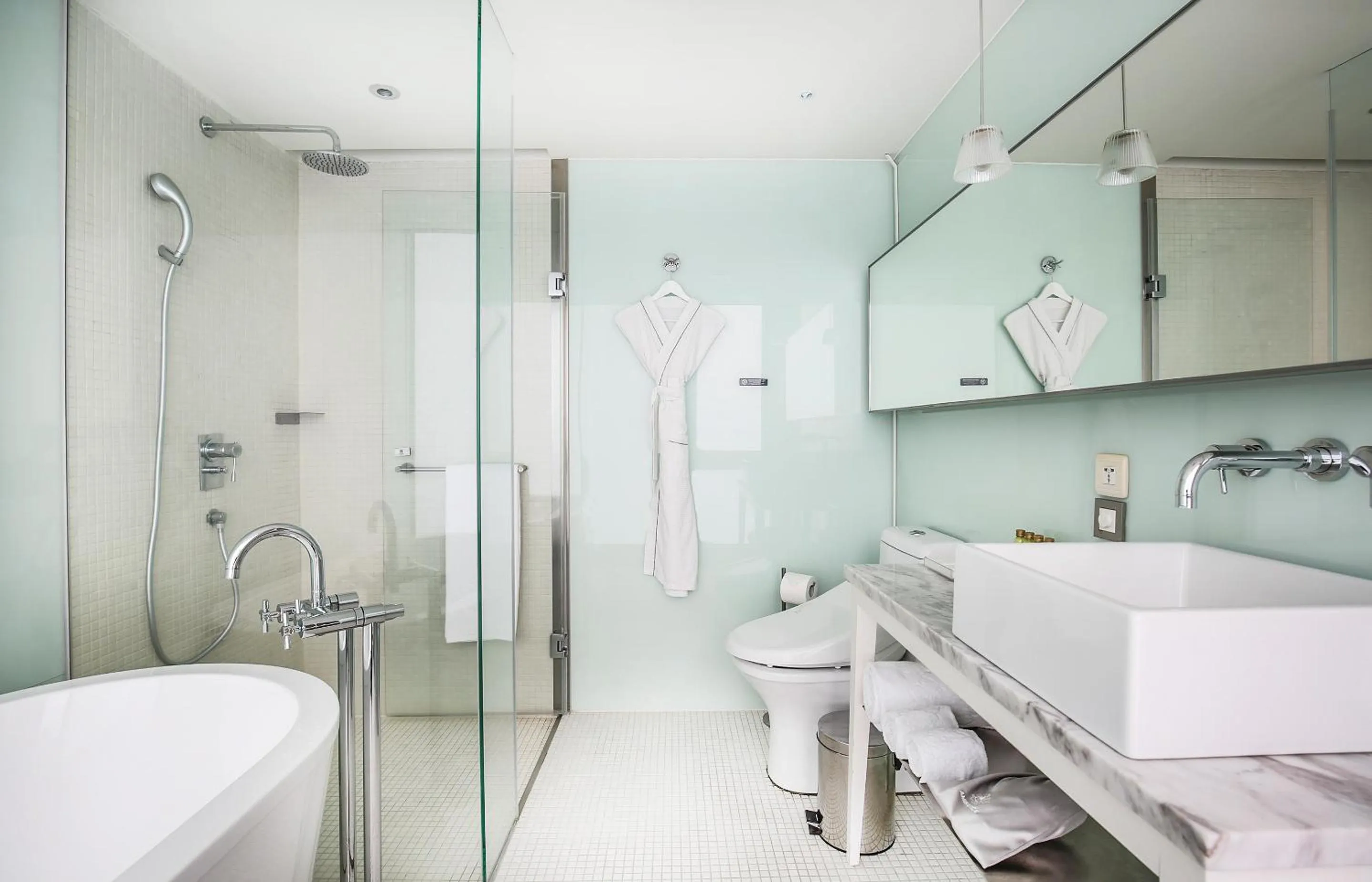 Shower in Ambience Hotel Taipei