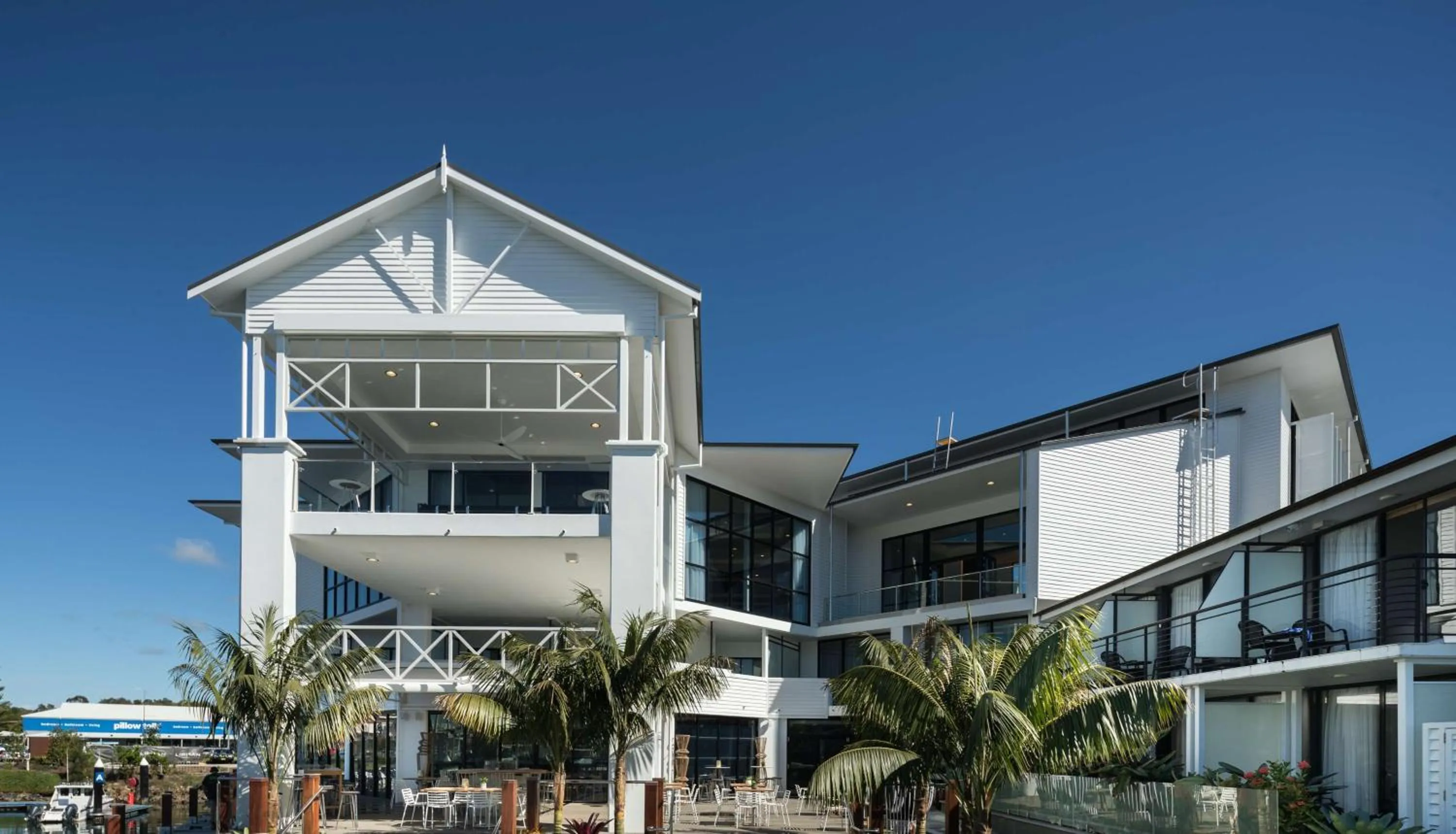 Property building in Sails Port Macquarie by Rydges