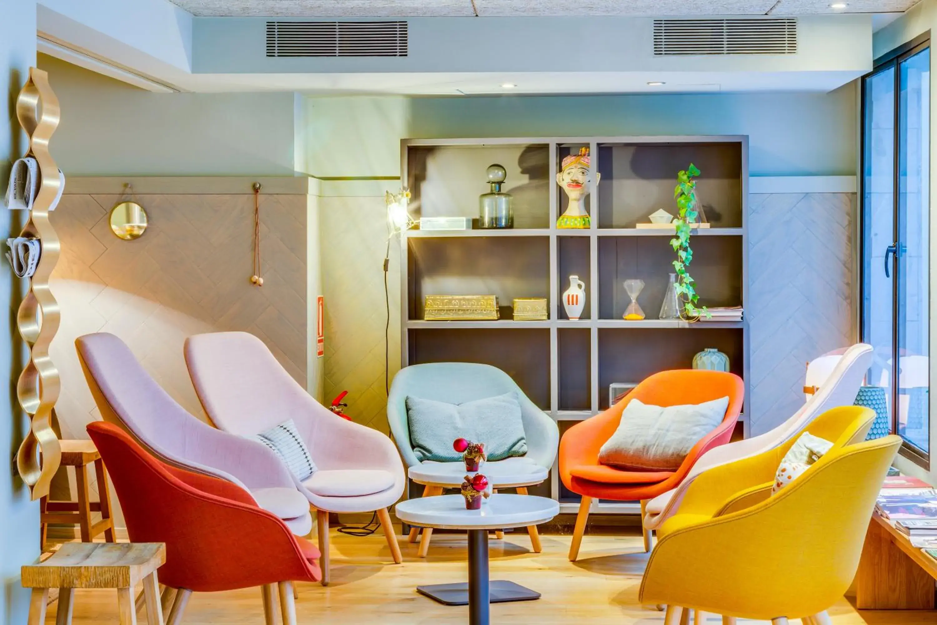 Lounge or bar in Petit Palace Hotel Tres Lounge or bar in Petit Palace Hotel Tres