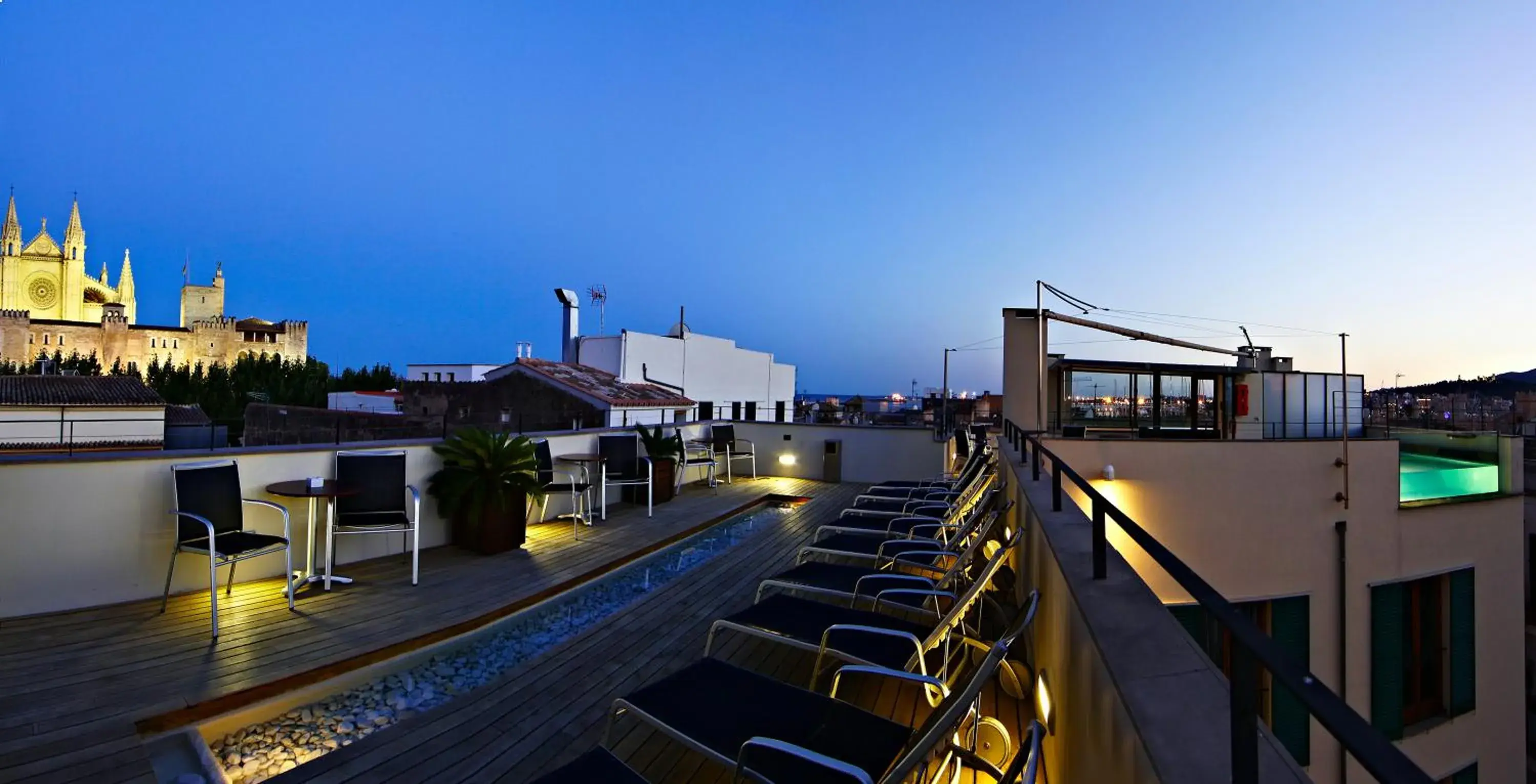 Facade/entrance in Petit Palace Hotel Tres Facade/entrance in Petit Palace Hotel Tres