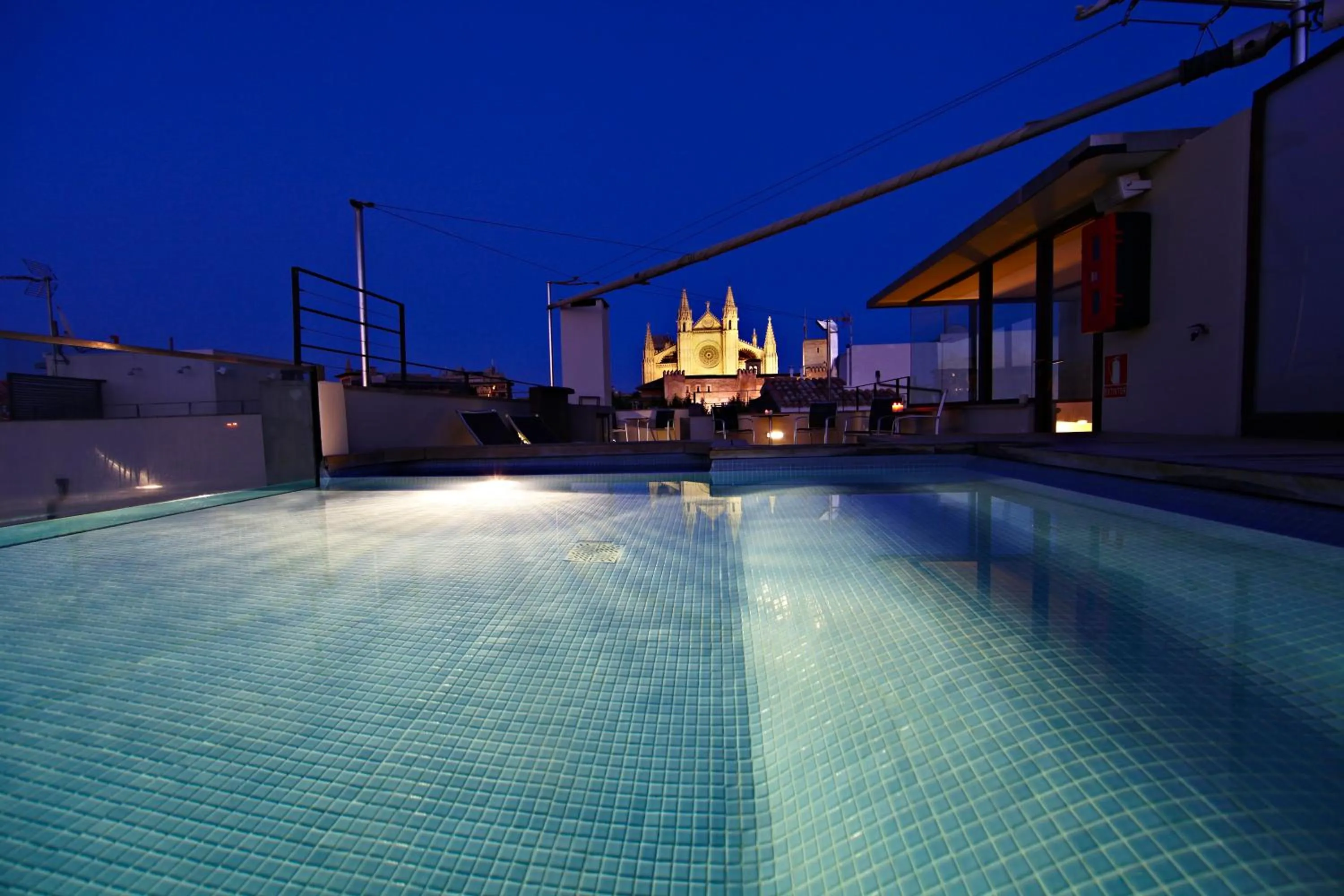 Swimming pool in Petit Palace Hotel Tres